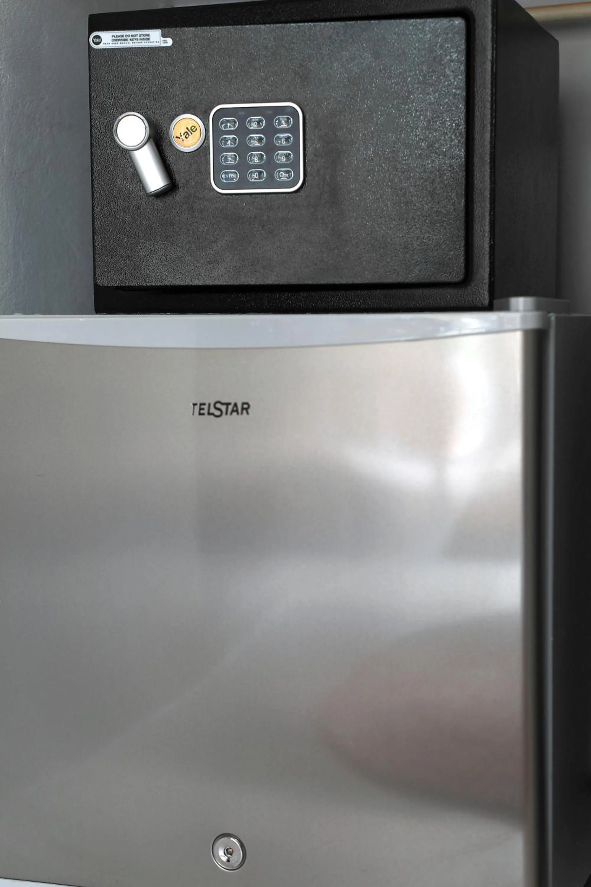 Double Room with Pool View in Igloo Beach Lodge