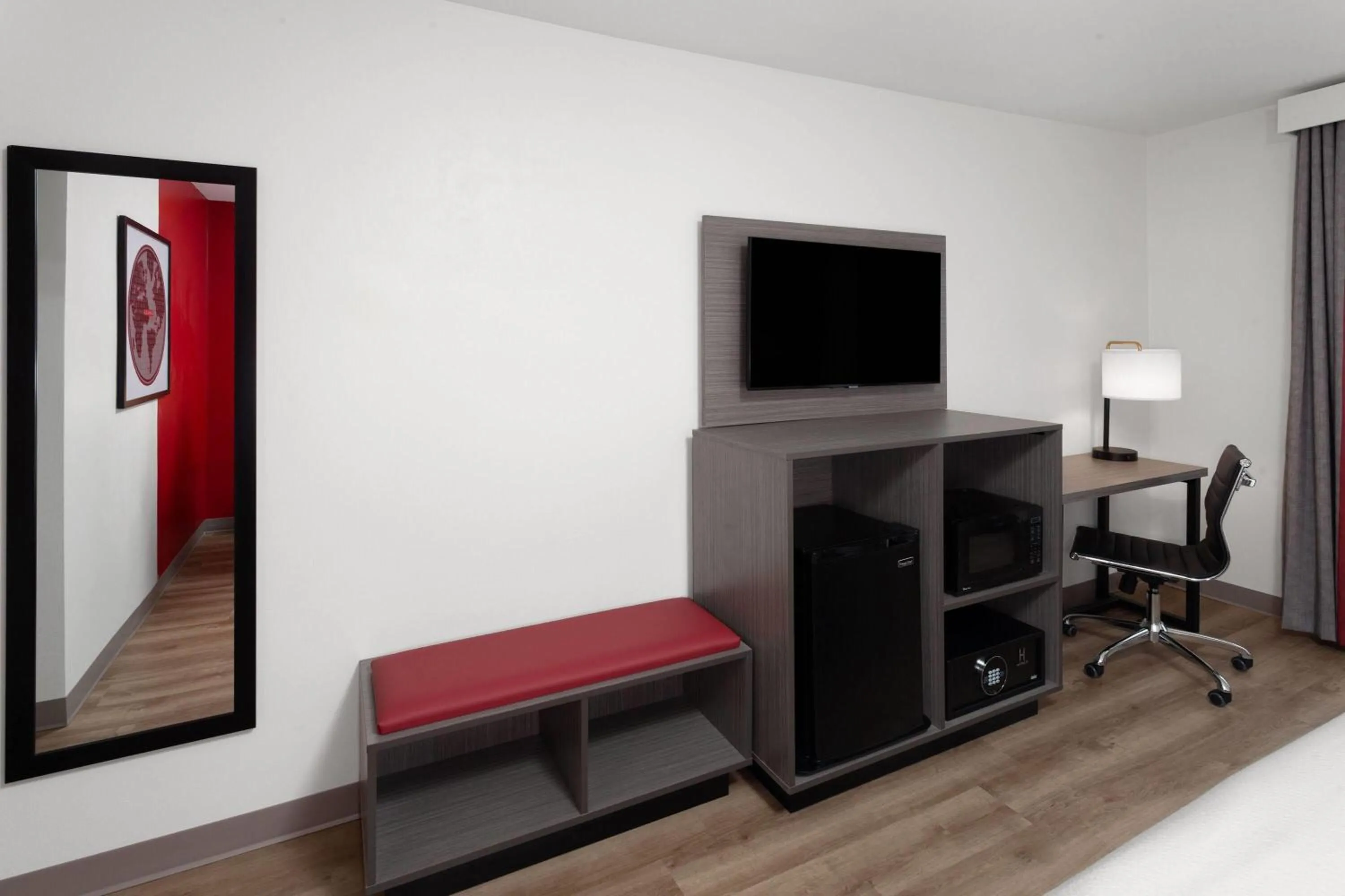 King Room - Non-Smoking in Ramada by Wyndham Milwaukee