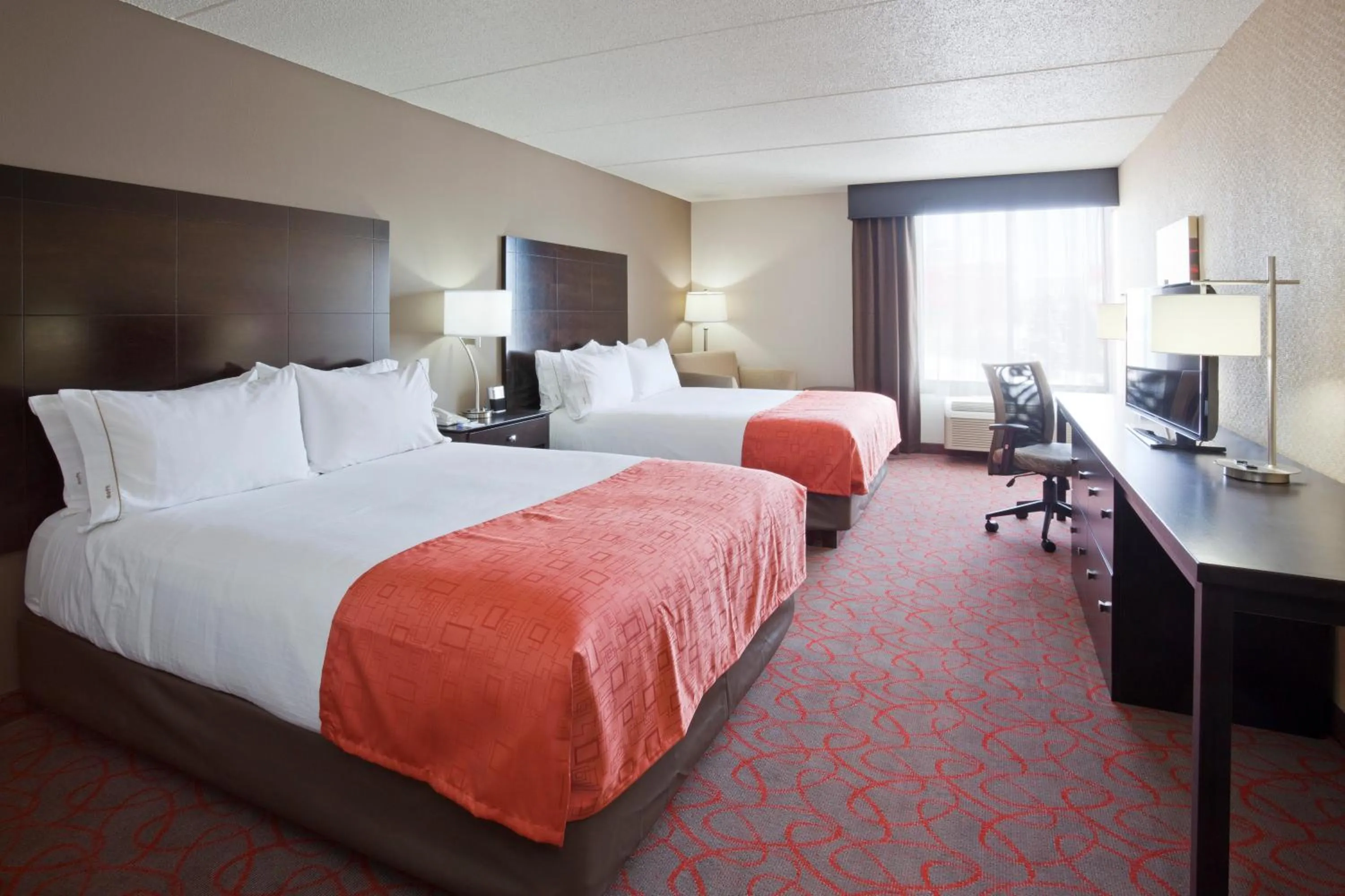 Standard Queen Room with Two Queen Beds in Holiday Inn Express & Suites Bloomington West by IHG