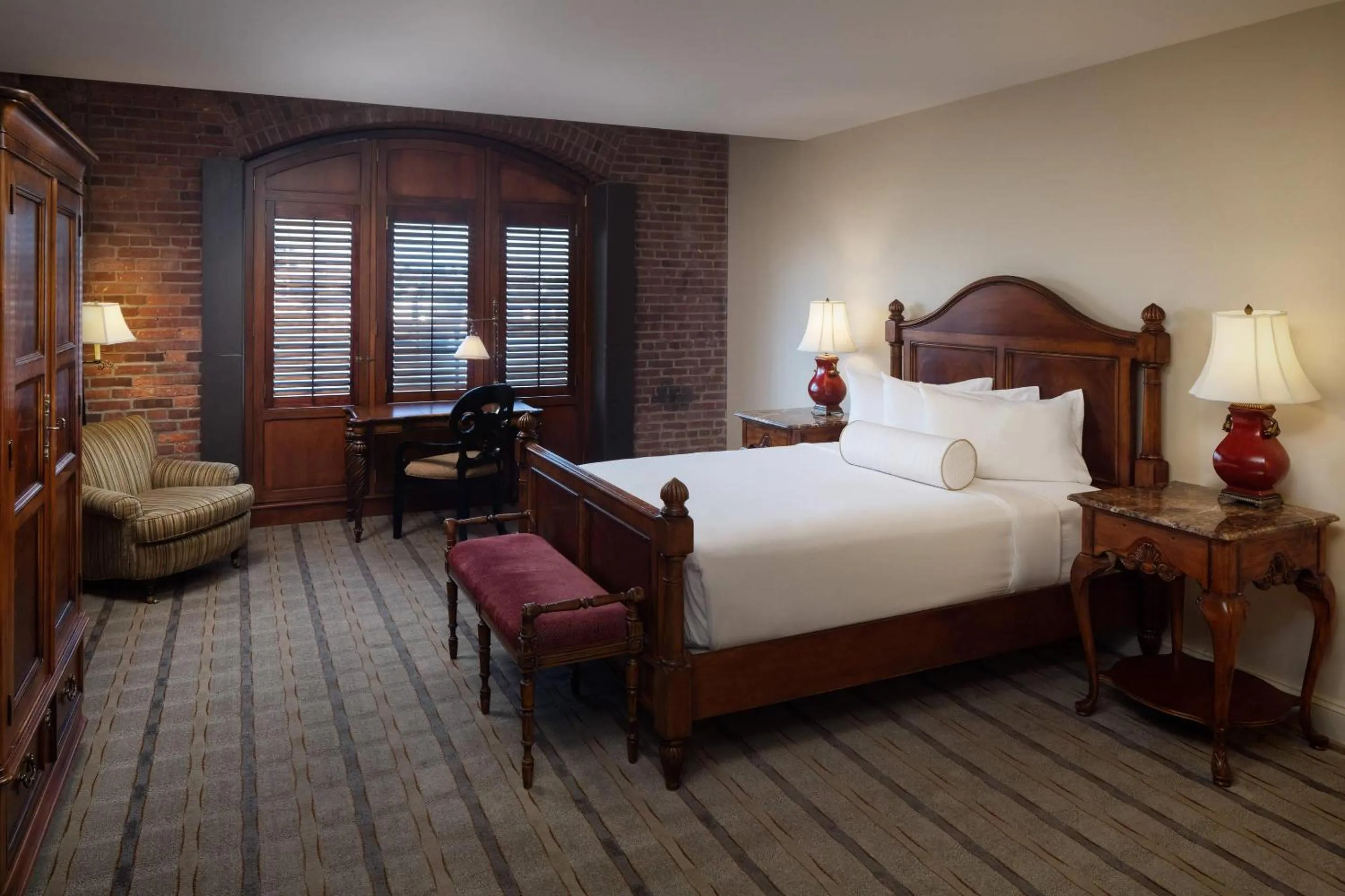 1 Queen Bed, Accessible in The Inn at Henderson's Wharf, an Ascend Collection Hotel