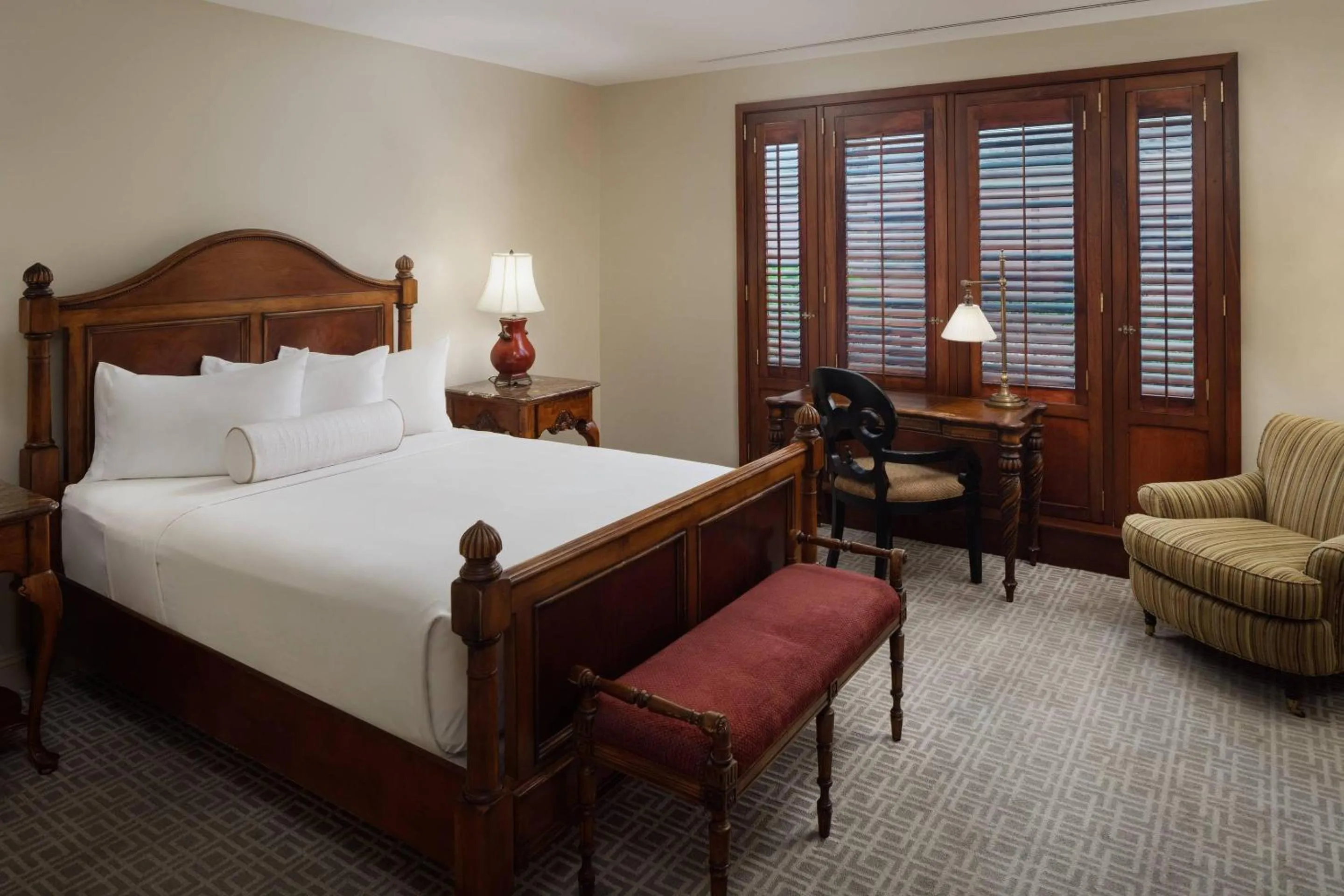 1 Queen Bed in The Inn at Henderson's Wharf, an Ascend Collection Hotel