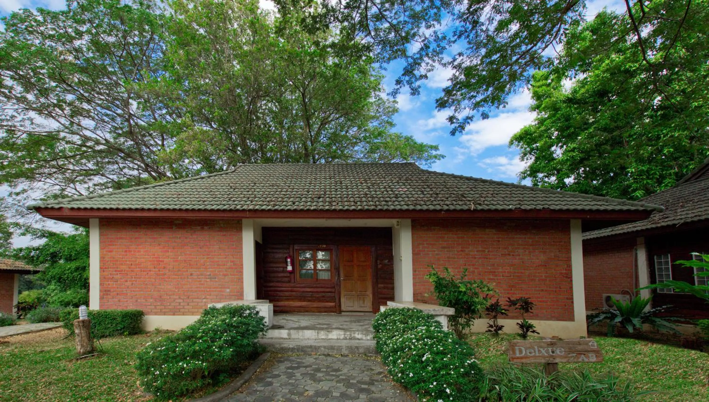 Deluxe House with Pool View in Muaklek Paradise Resort