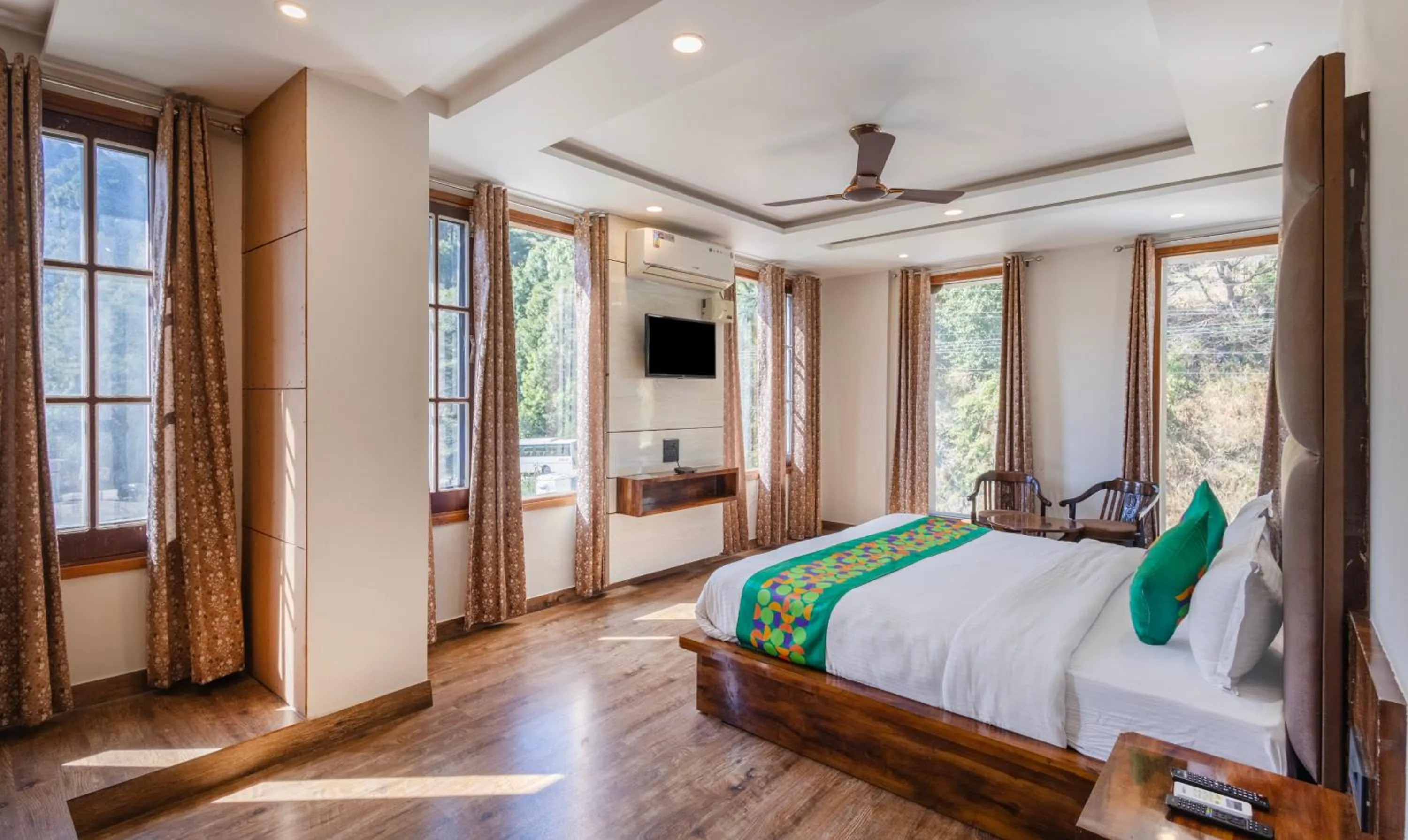 Deluxe Room With Mountain View  in Treebo Anjukul