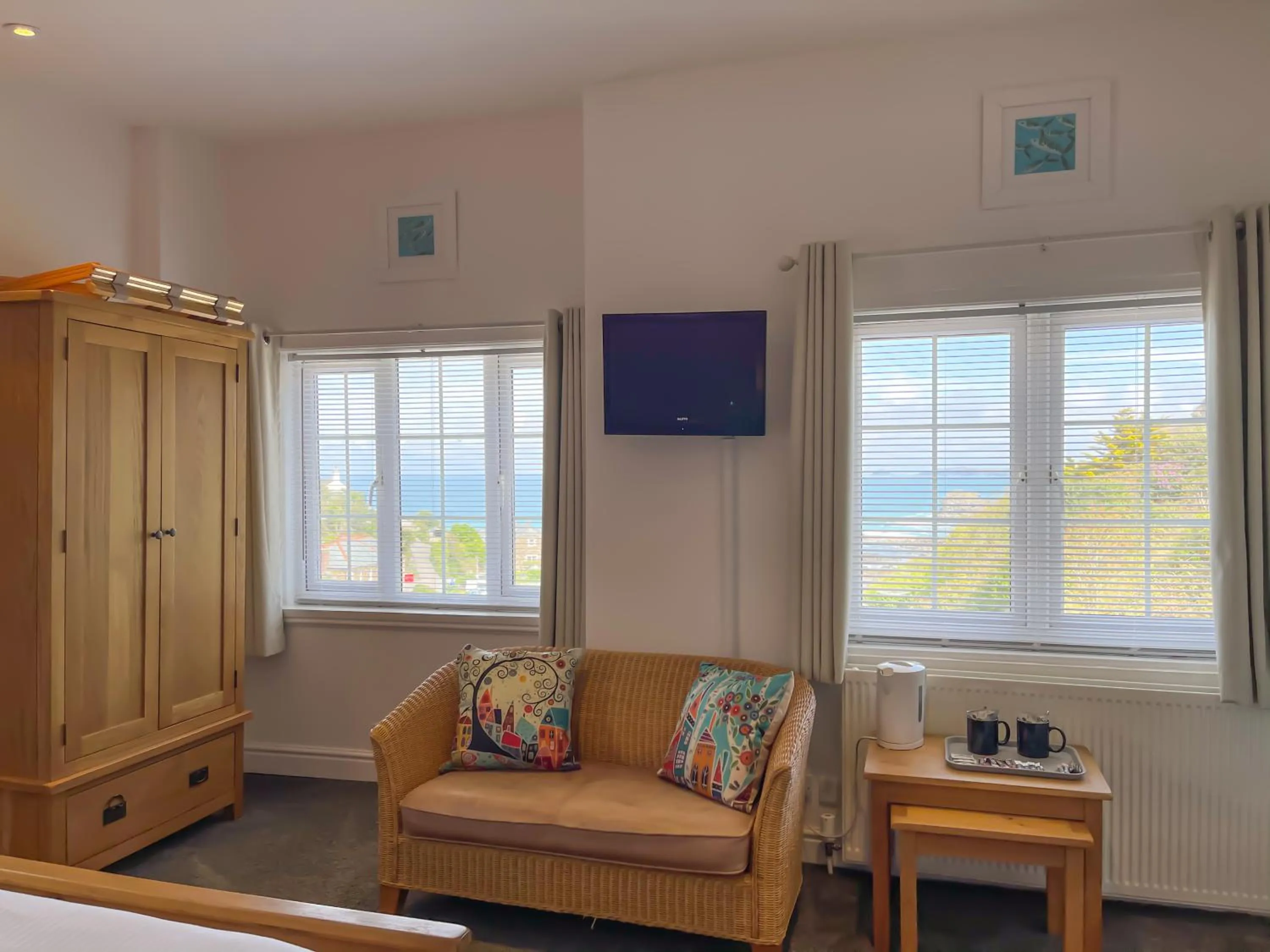 King Suite with Sea View - single occupancy in Driftwood Spars