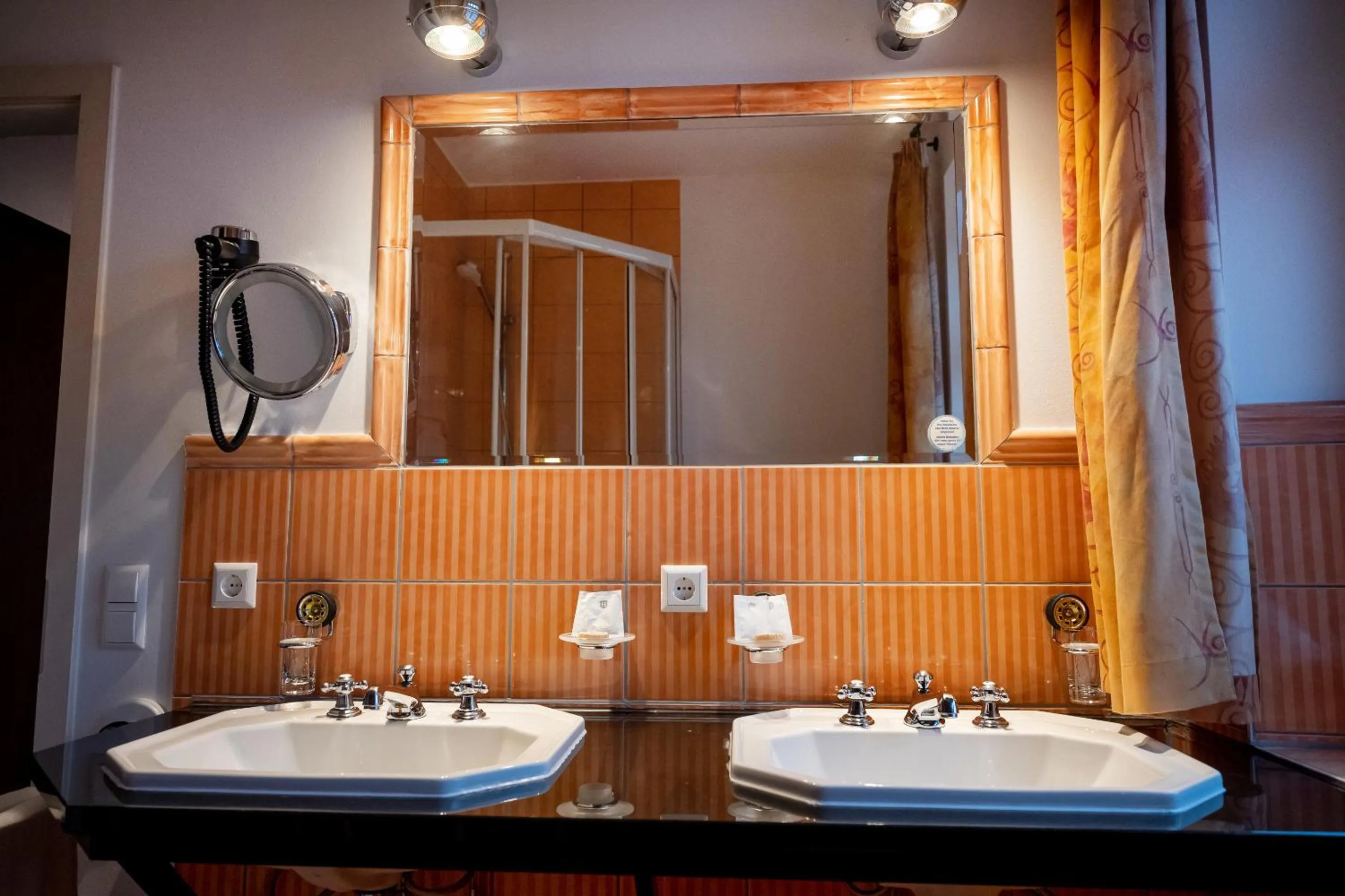 Twin Room with Private Bathroom - single occupancy in Motorworld Inn