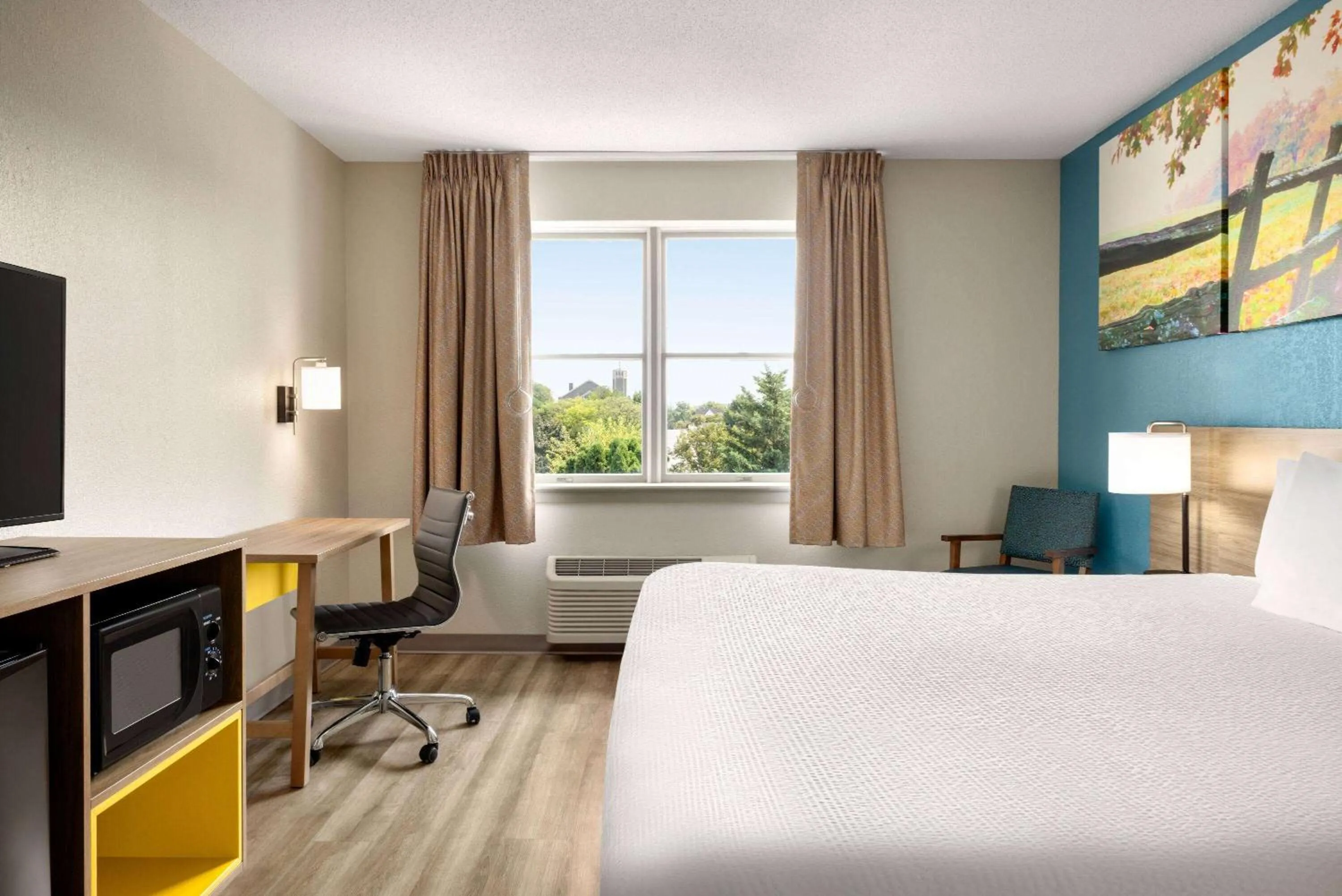 King Room - Mobility Access/Non-Smoking in Days Inn by Wyndham Hershey