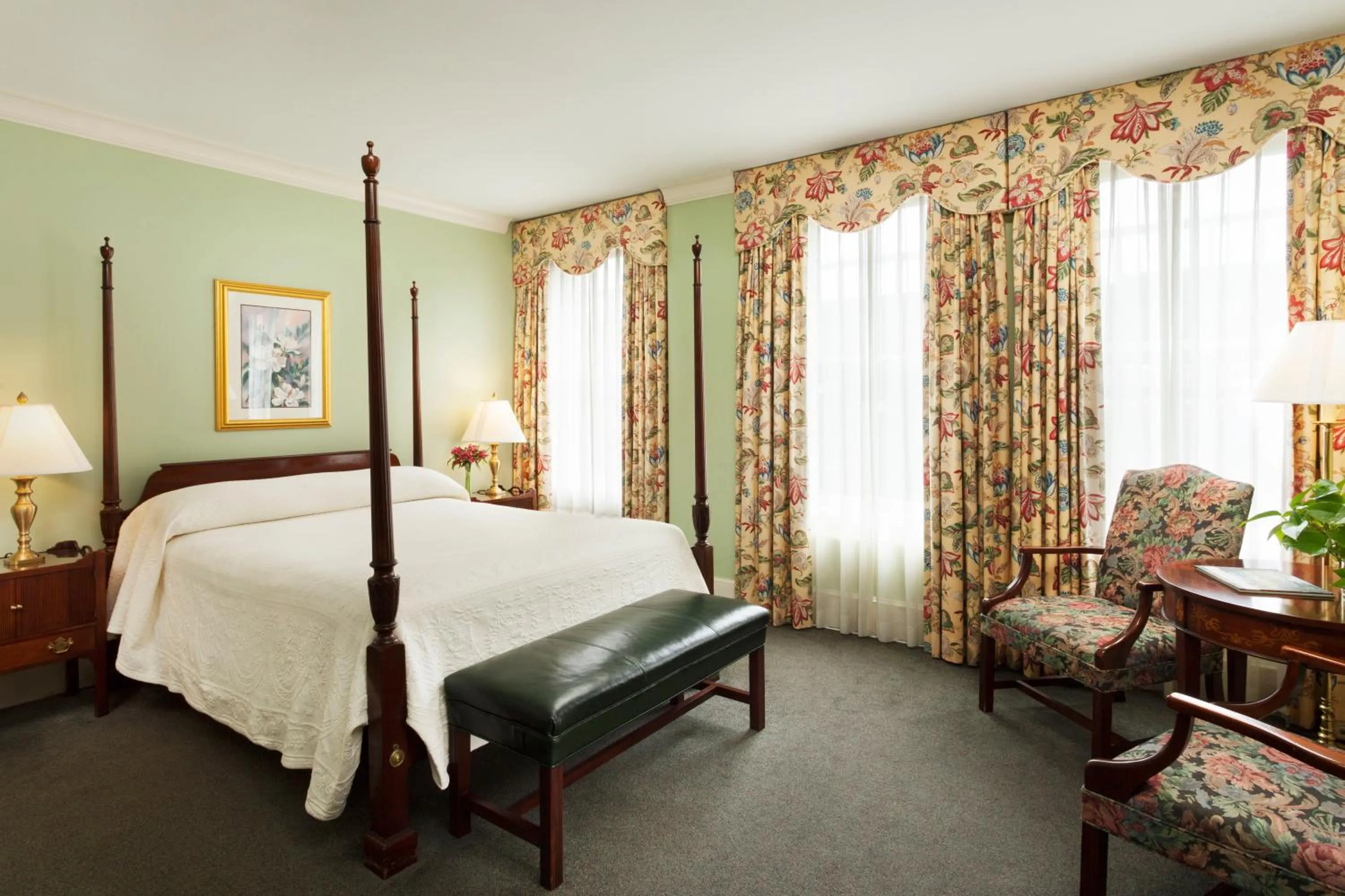 Queen Room - single occupancy in Planters Inn on Reynolds Square