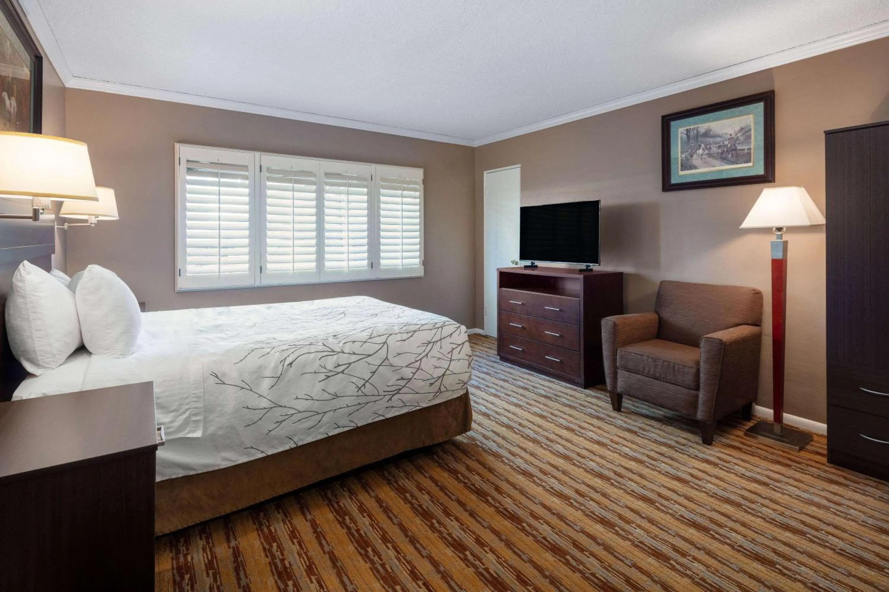 King Room with City View - Non-Smoking in Travelodge by Wyndham Seattle By The Space Needle