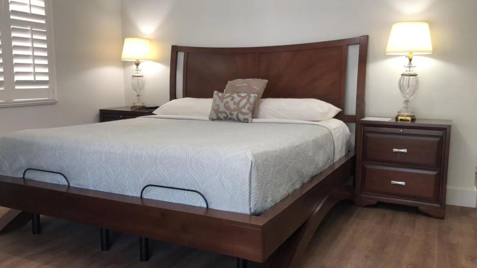 Deluxe King Room in The Drift Hotel