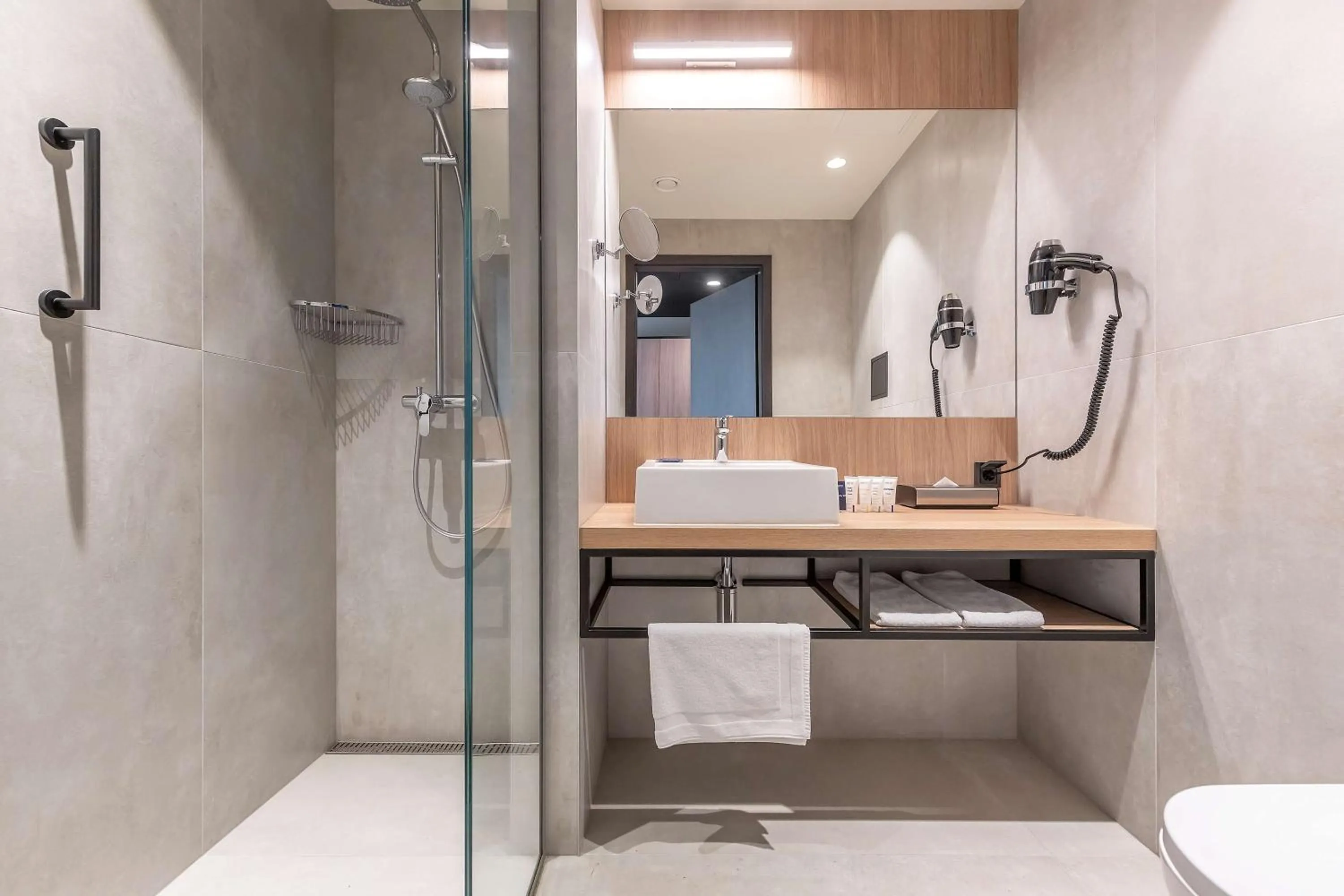 Superior Double or Twin Room with Terrace - Partial Airport View in Park Inn by Radisson Vilnius Airport Hotel & Conference Centre