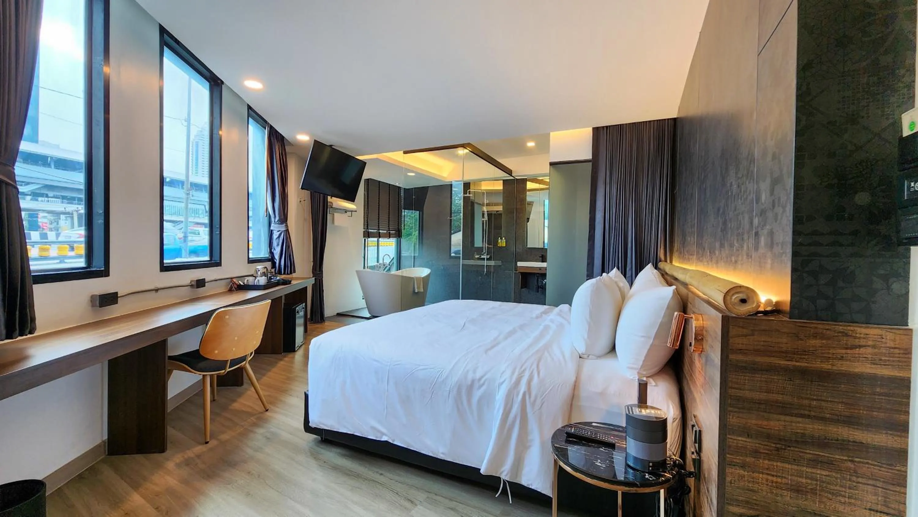 King Corner Grand suite in Hotel Ordinary Bangkok