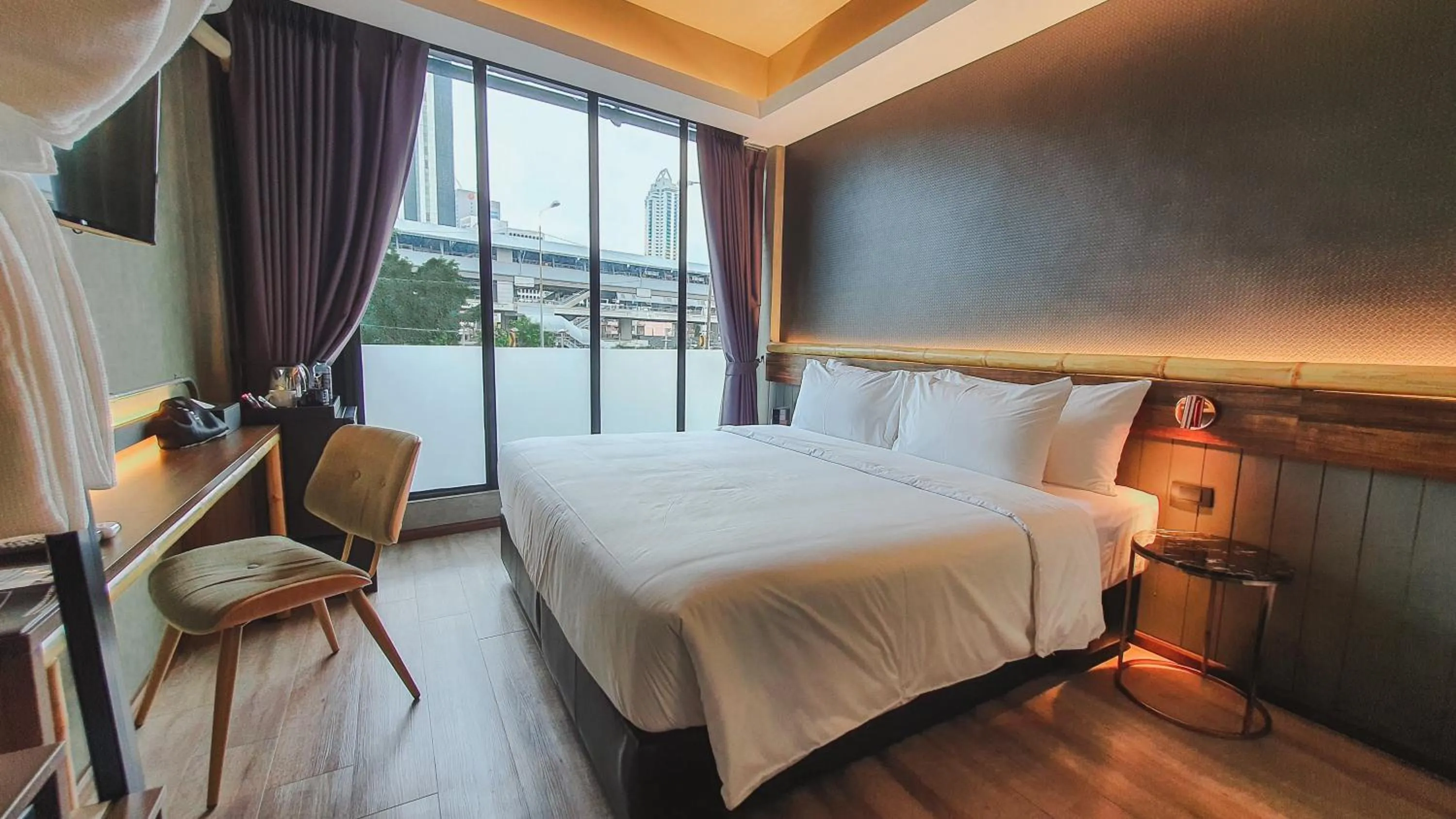 Deluxe King Room in Hotel Ordinary Bangkok