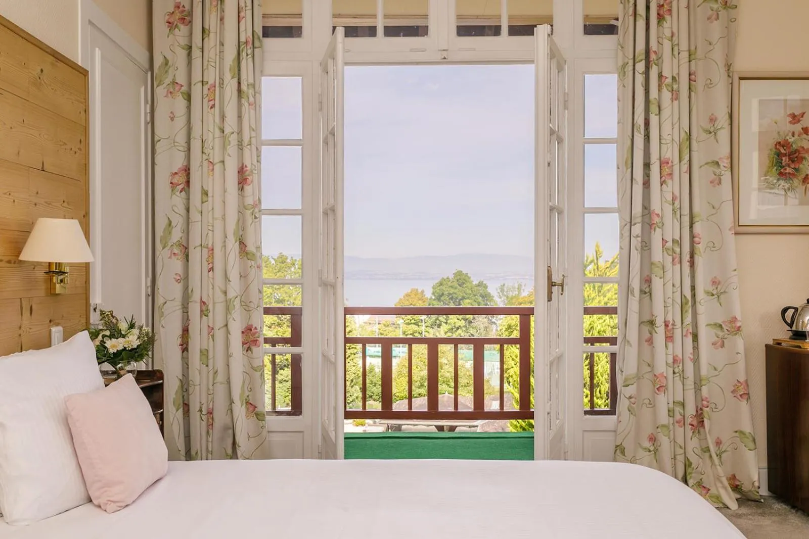 Classic Room - Lake View in La Verniaz et ses Chalets