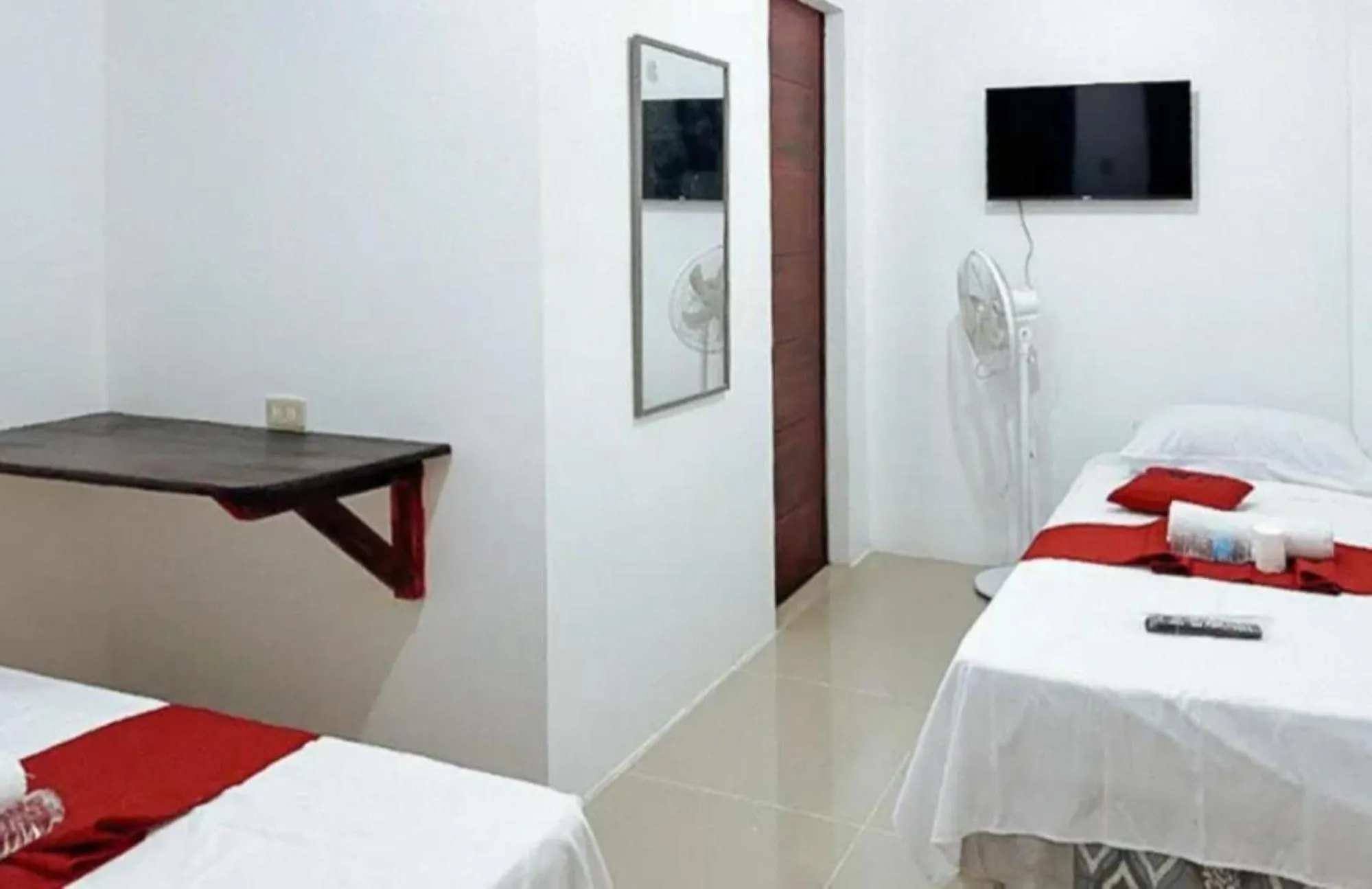 Executive Twin in RedDoorz near Mariners Legazpi