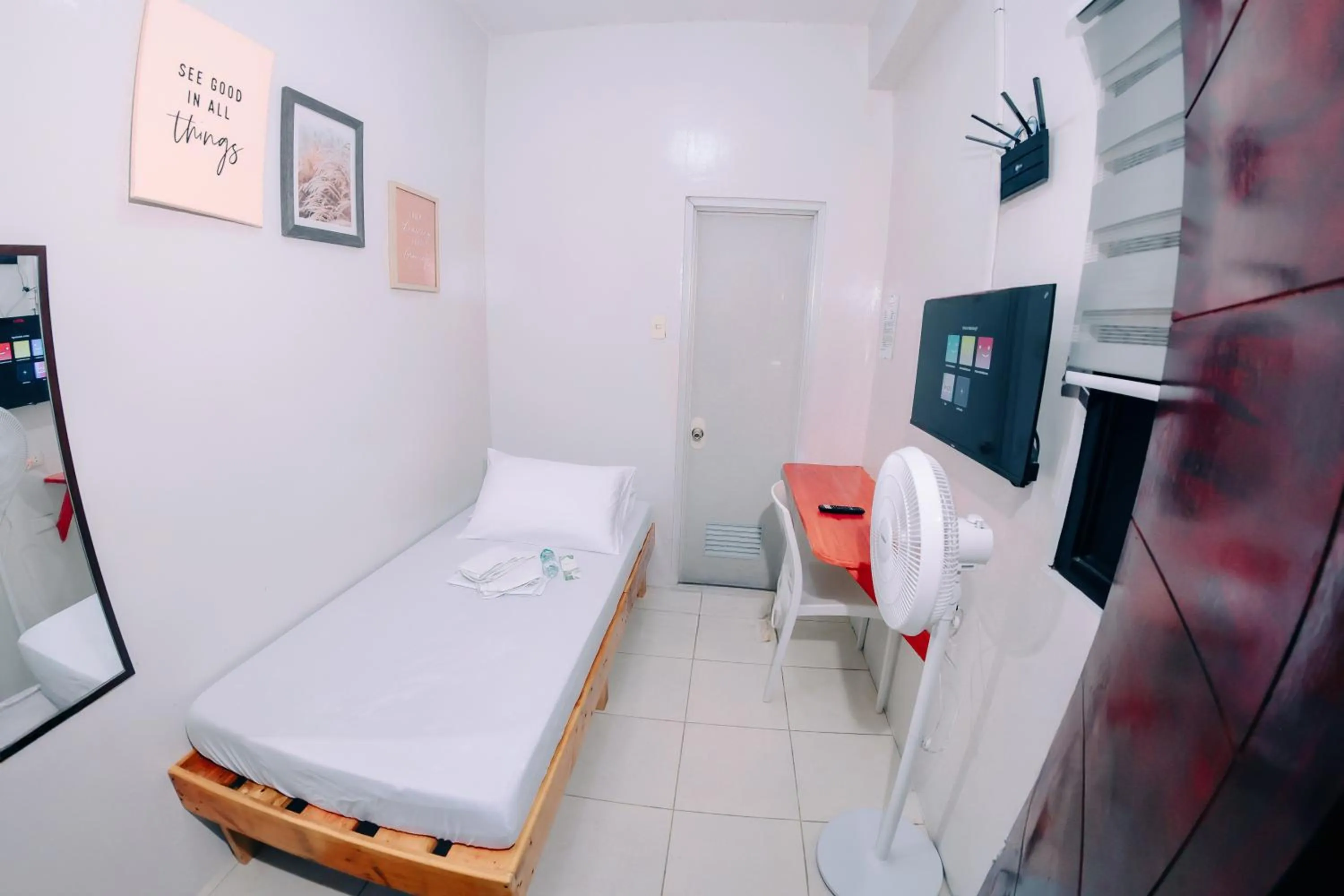 Single Room in RedDoorz near Mariners Legazpi