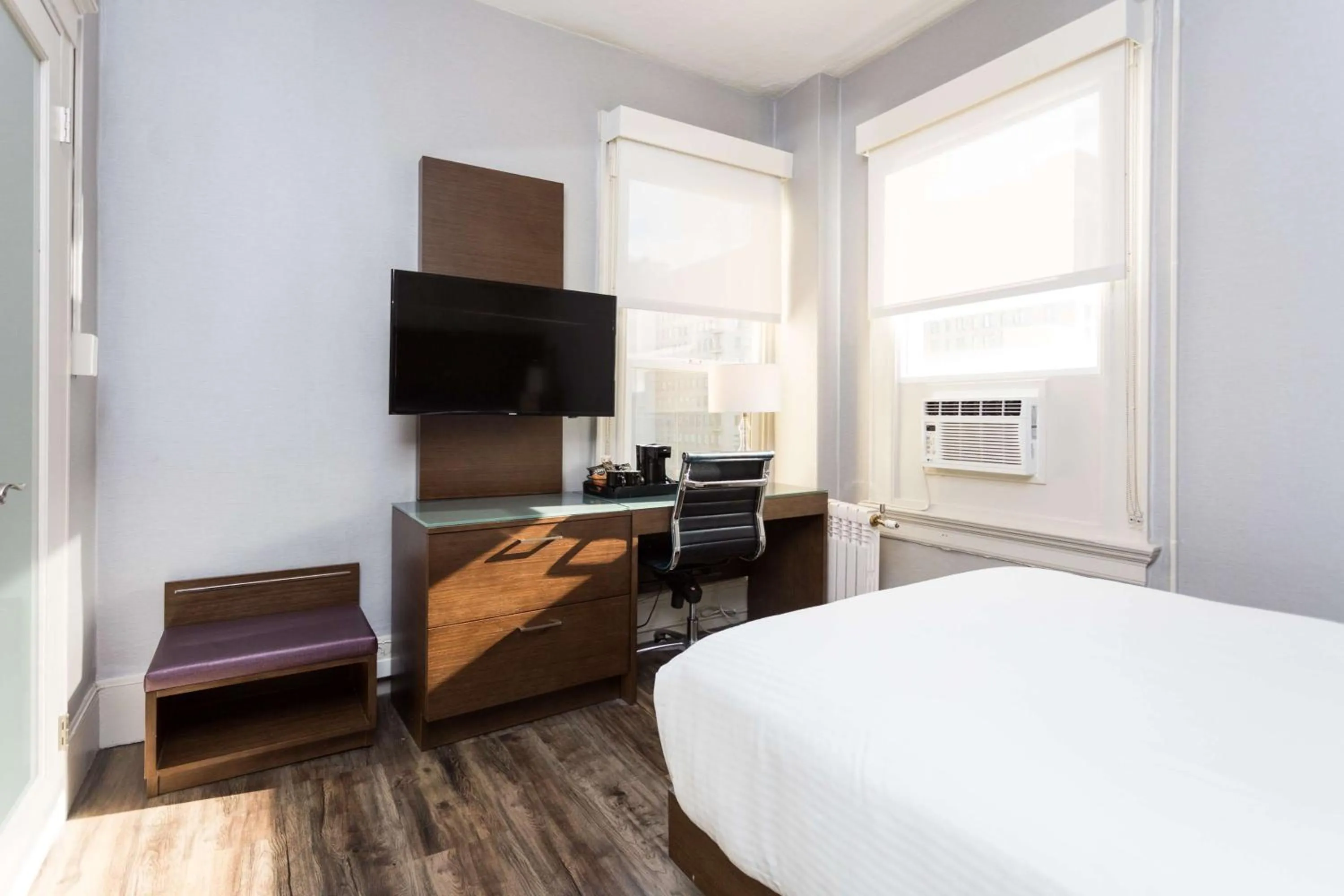 Double Room with One Double Bed - Non-Smoking in Cartwright Hotel Union Square - BW Premier Collection