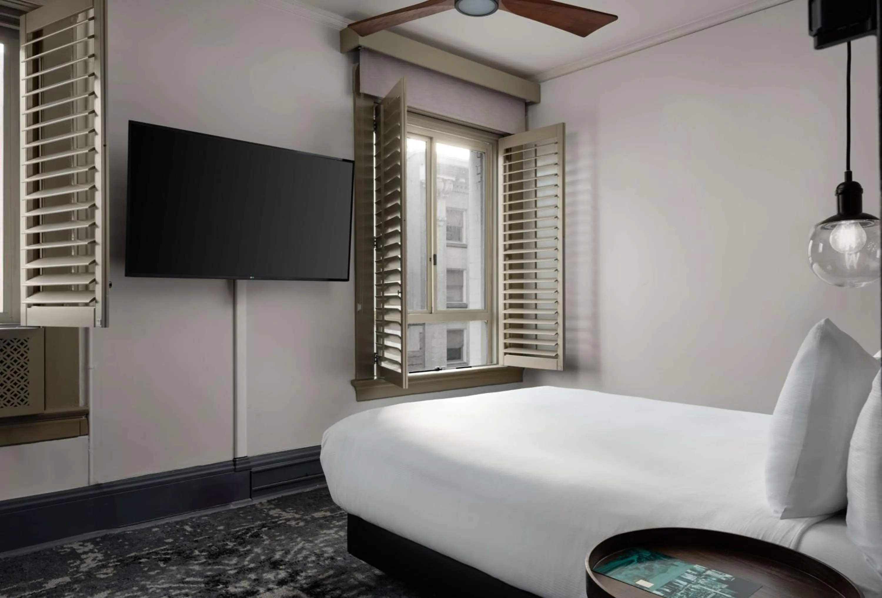 Queen Room in The Barnes San Francisco, Tapestry Collection by Hilton