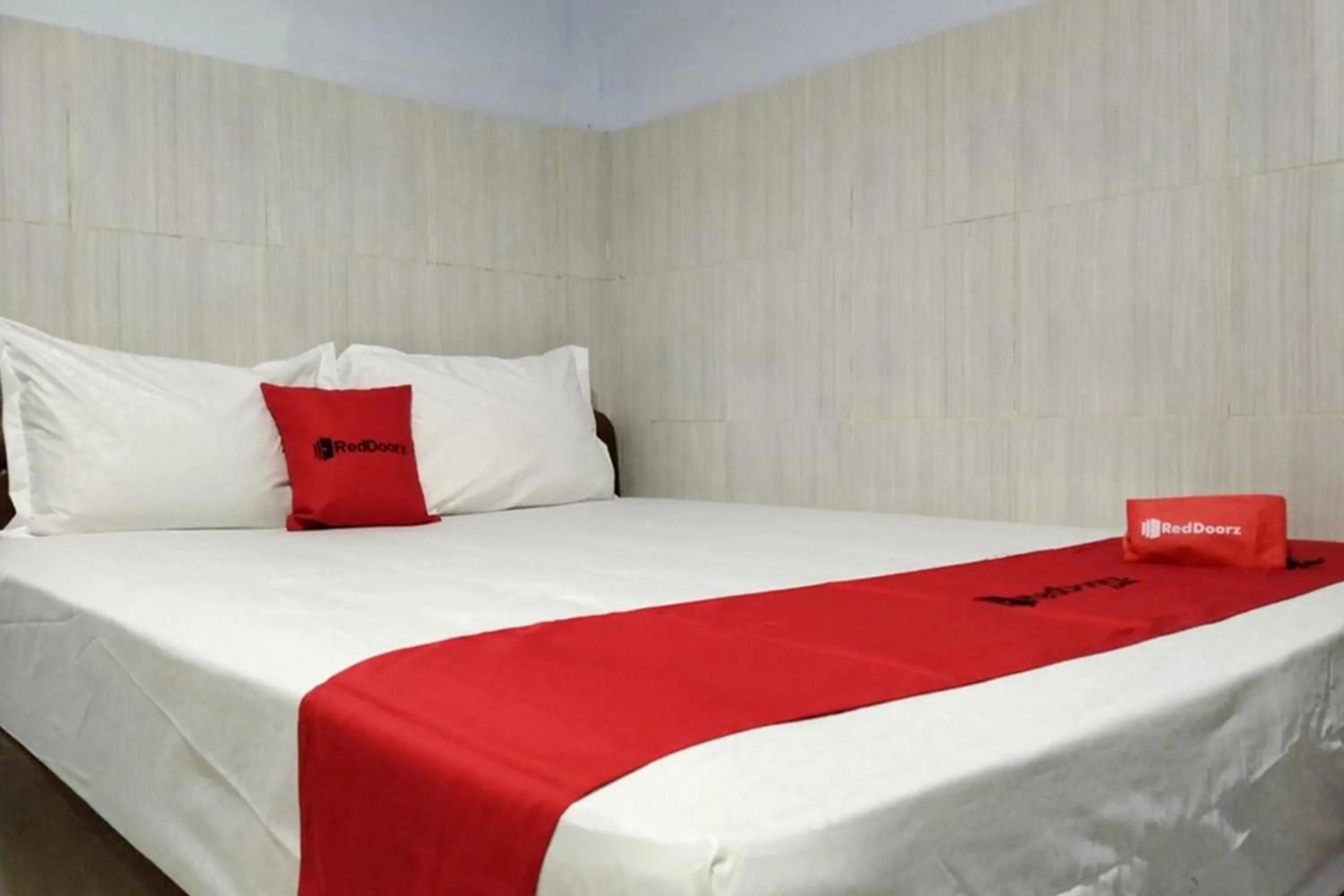 Double Room in RedDoorz @ Hotel Surabaya Sumenep