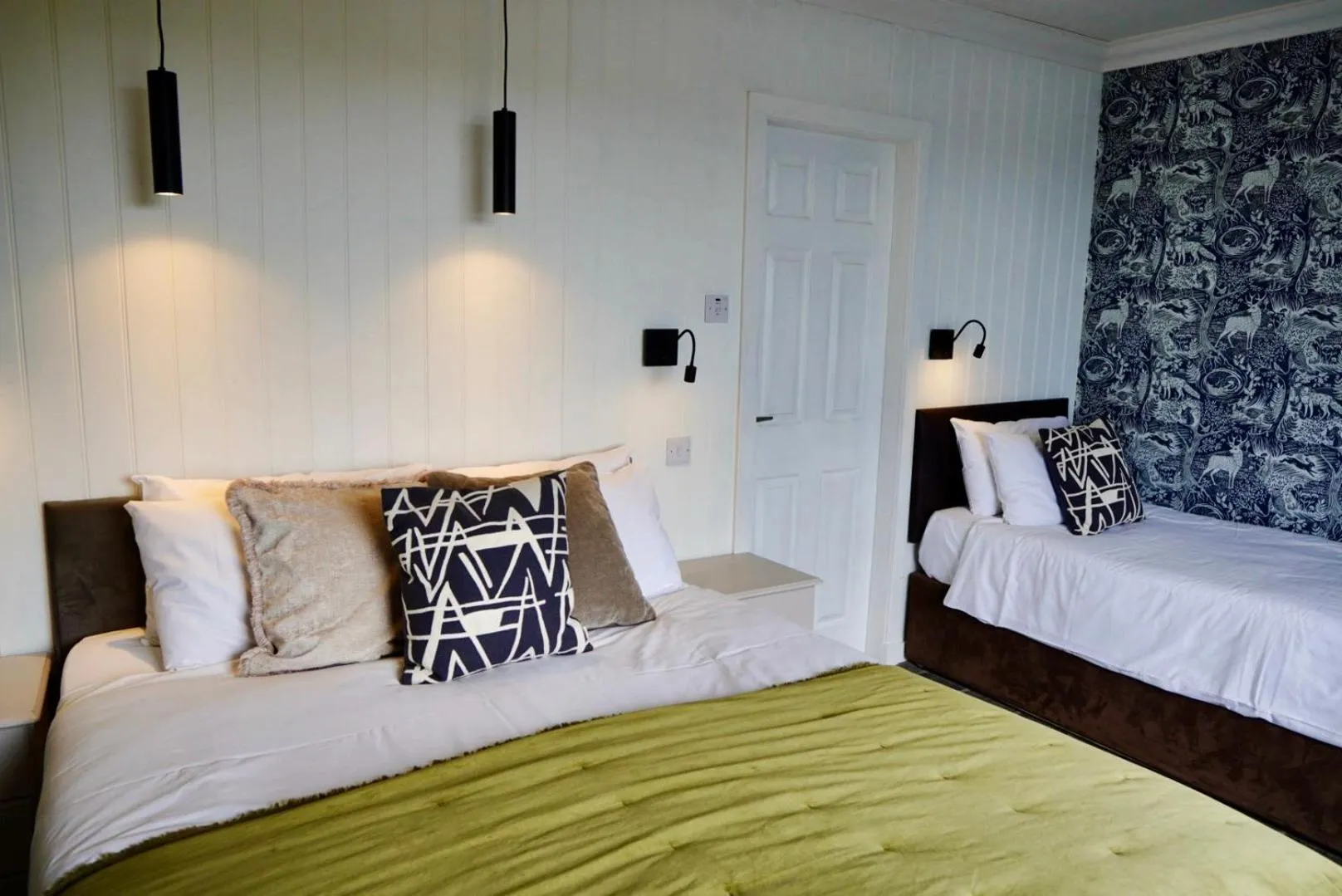 Triple Room with Sea View in Lochnell Arms Hotel