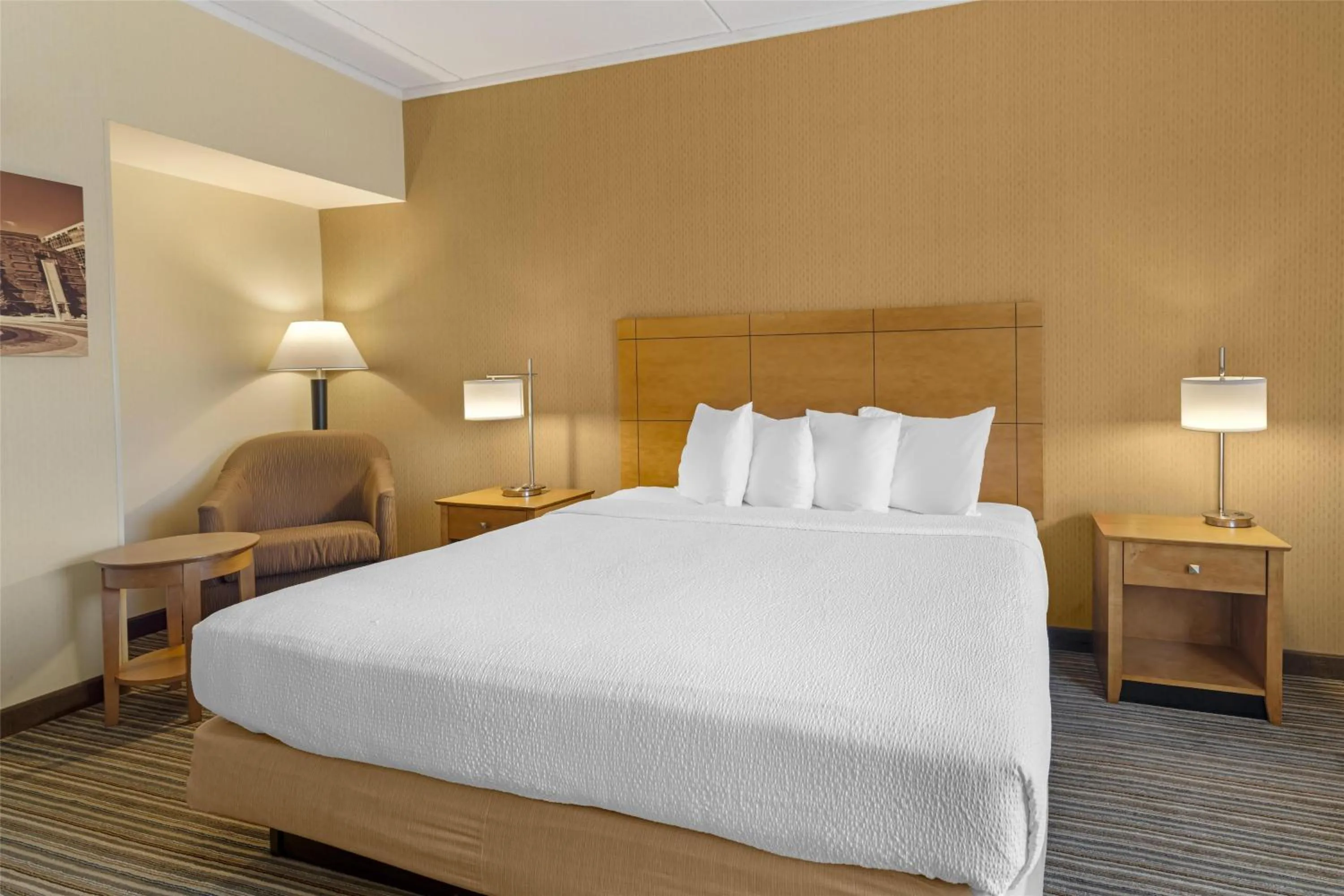 King Room - Disability Access in Best Western Royal Plaza Hotel and Trade Center
