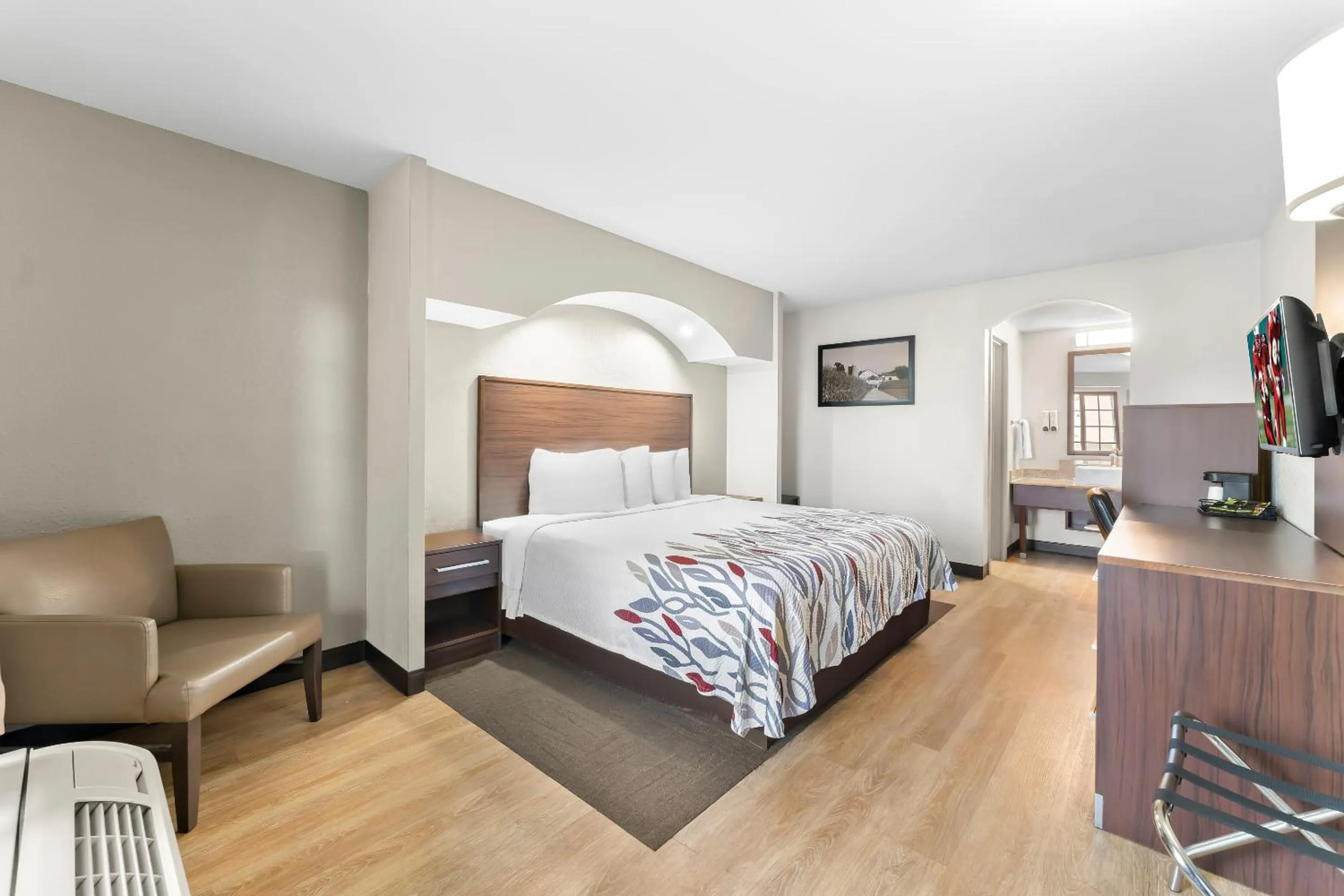 Superior King Room - Non-Smoking in Red Roof Inn Lancaster