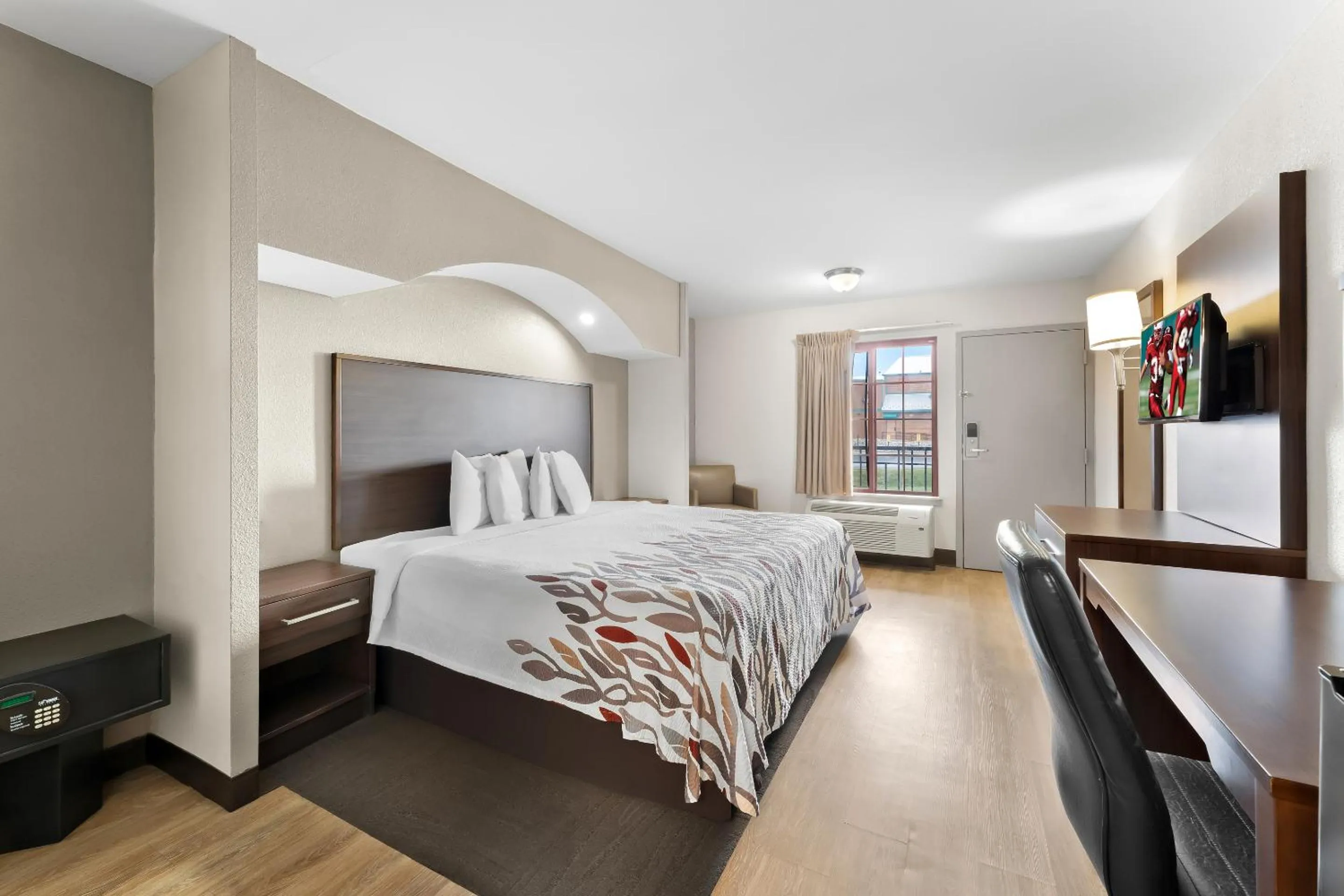 Superior King Room First Floor - Non-Smoking in Red Roof Inn Lancaster