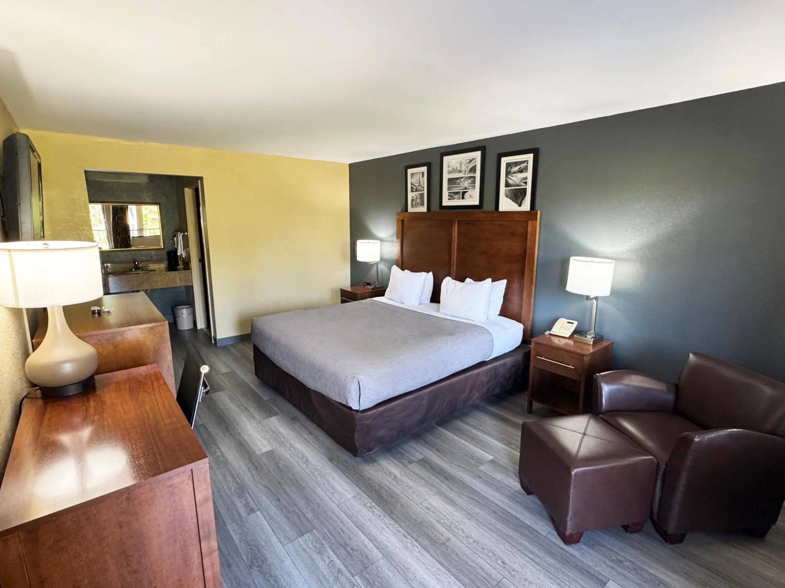King Room - Accessible/Non-Smoking in Quality Inn Kenly I-95