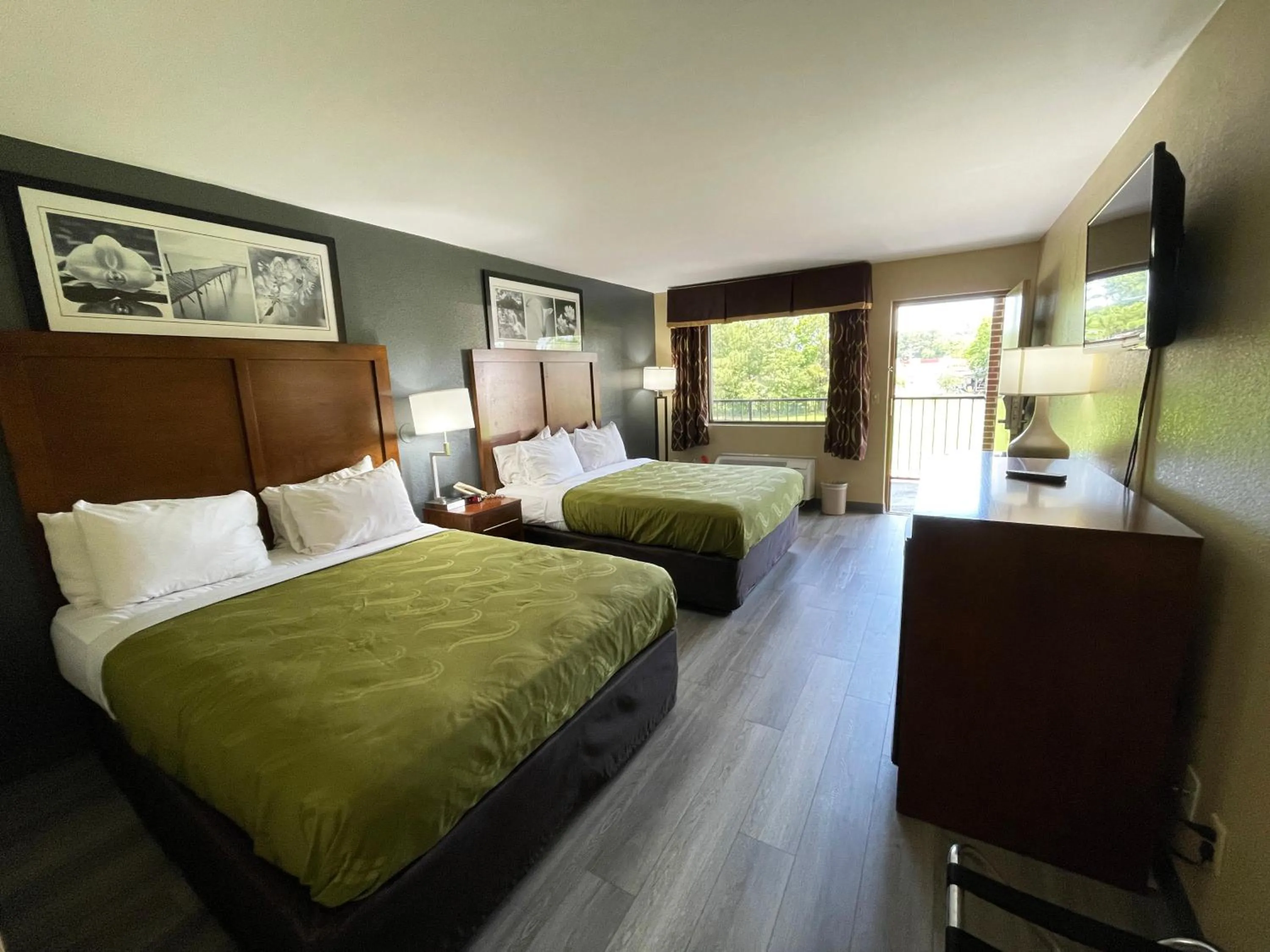 Queen Room with Two Queen Beds - Smoking in Quality Inn Kenly I-95