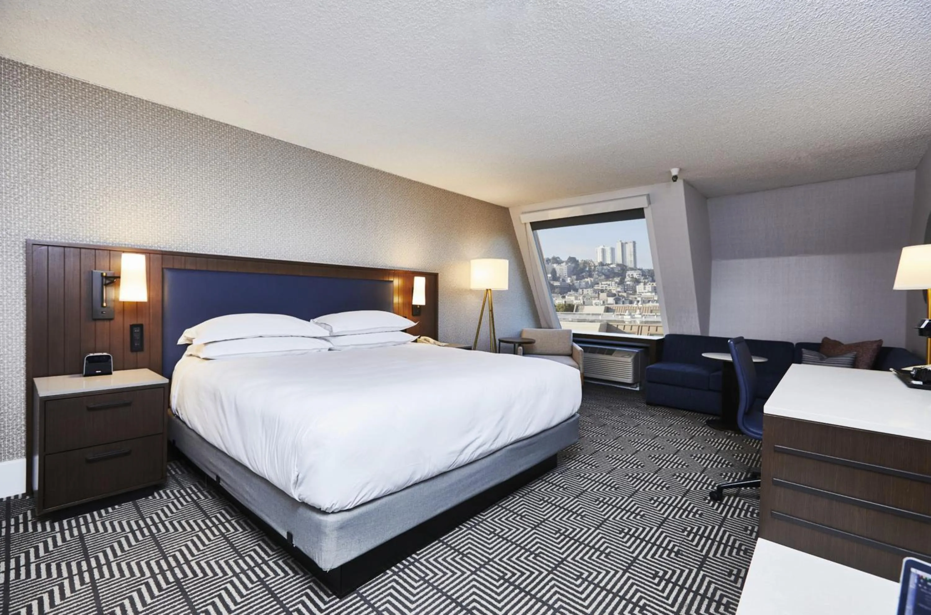 Superior King Room in Riu Plaza Fisherman's Wharf