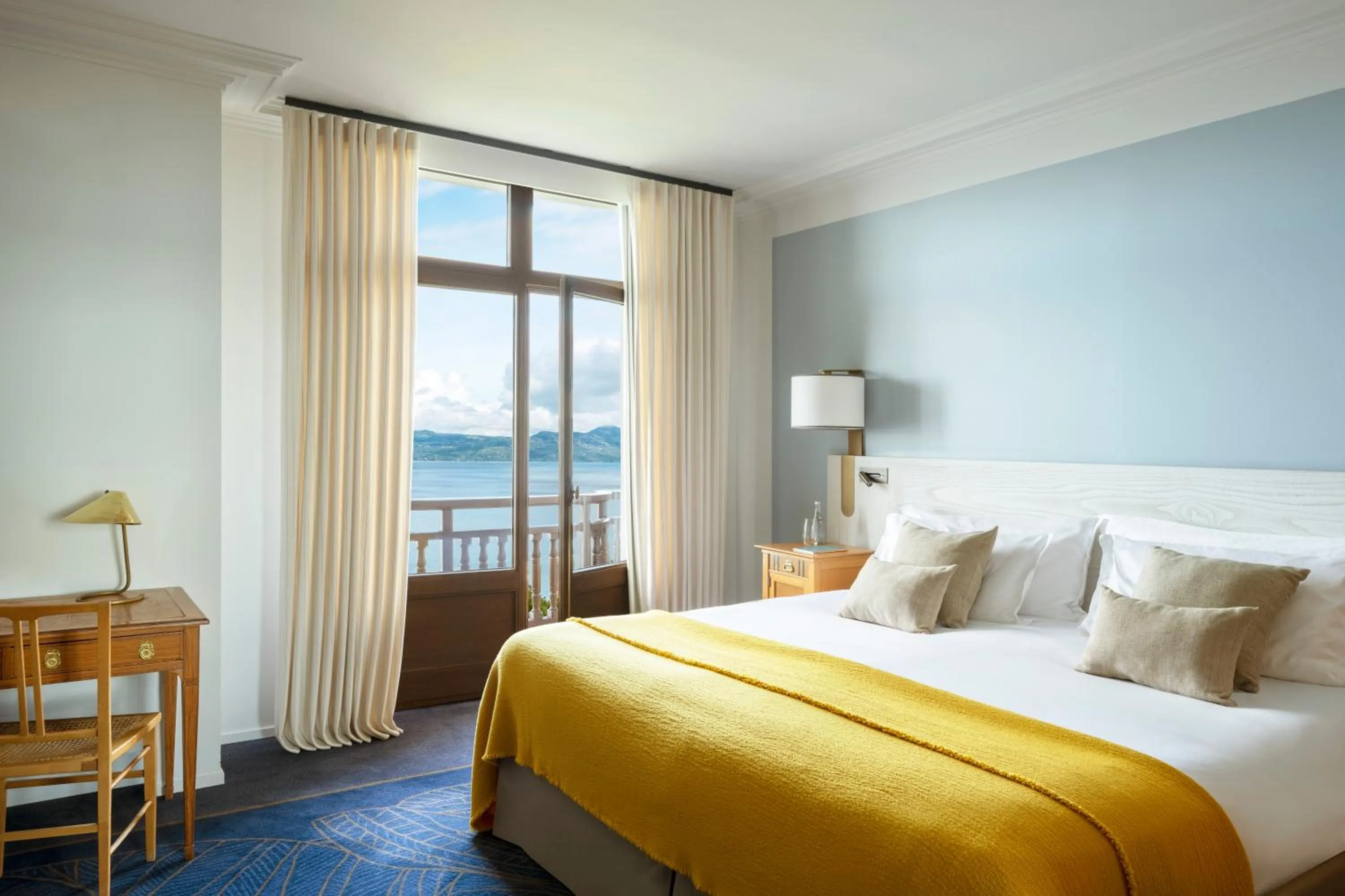 Superior Sejour Room - Lake View in Hôtel Royal