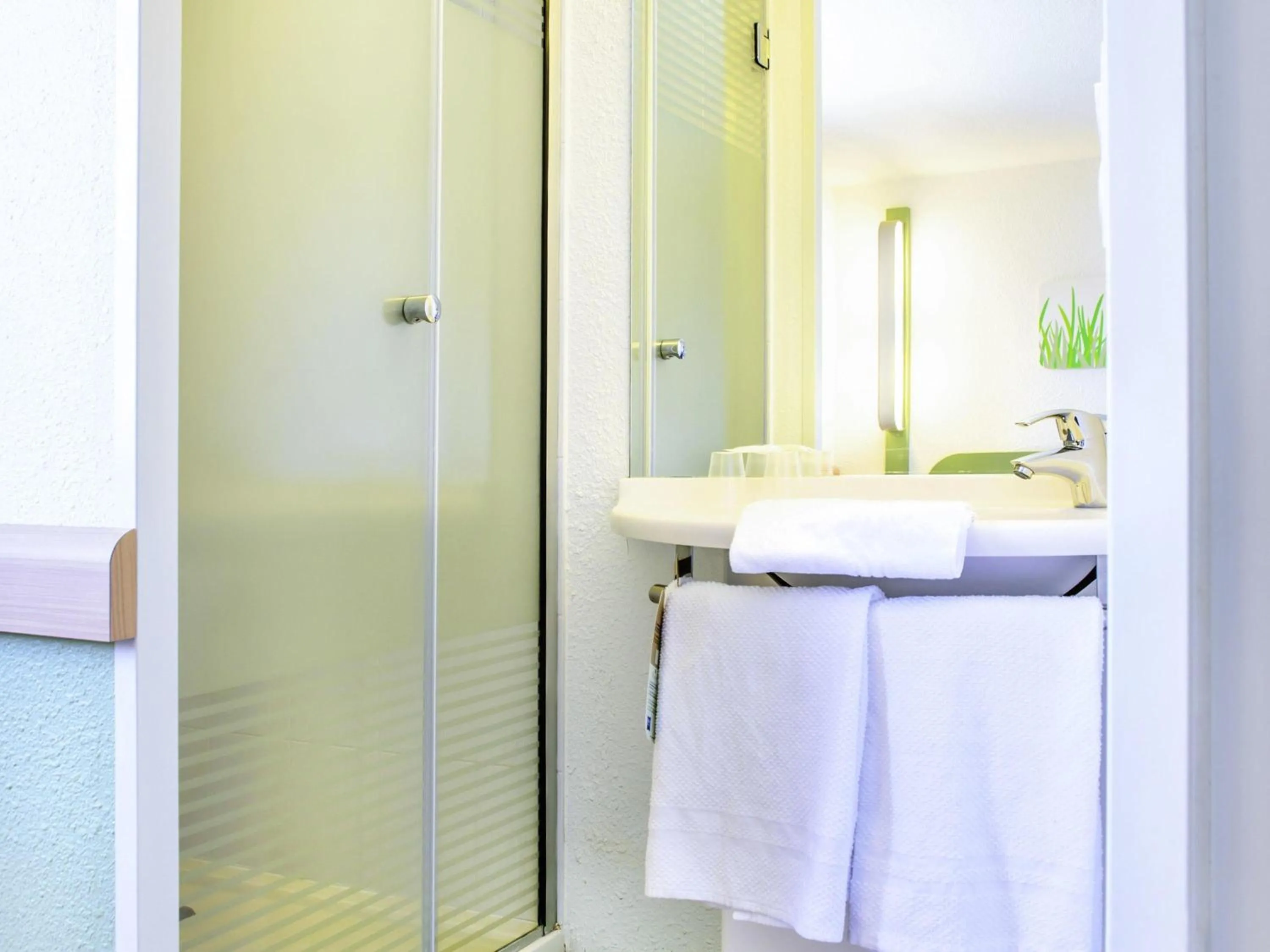 Triple Room with Large Bed and Bunk Bed in Ibis Budget Limoges Nord