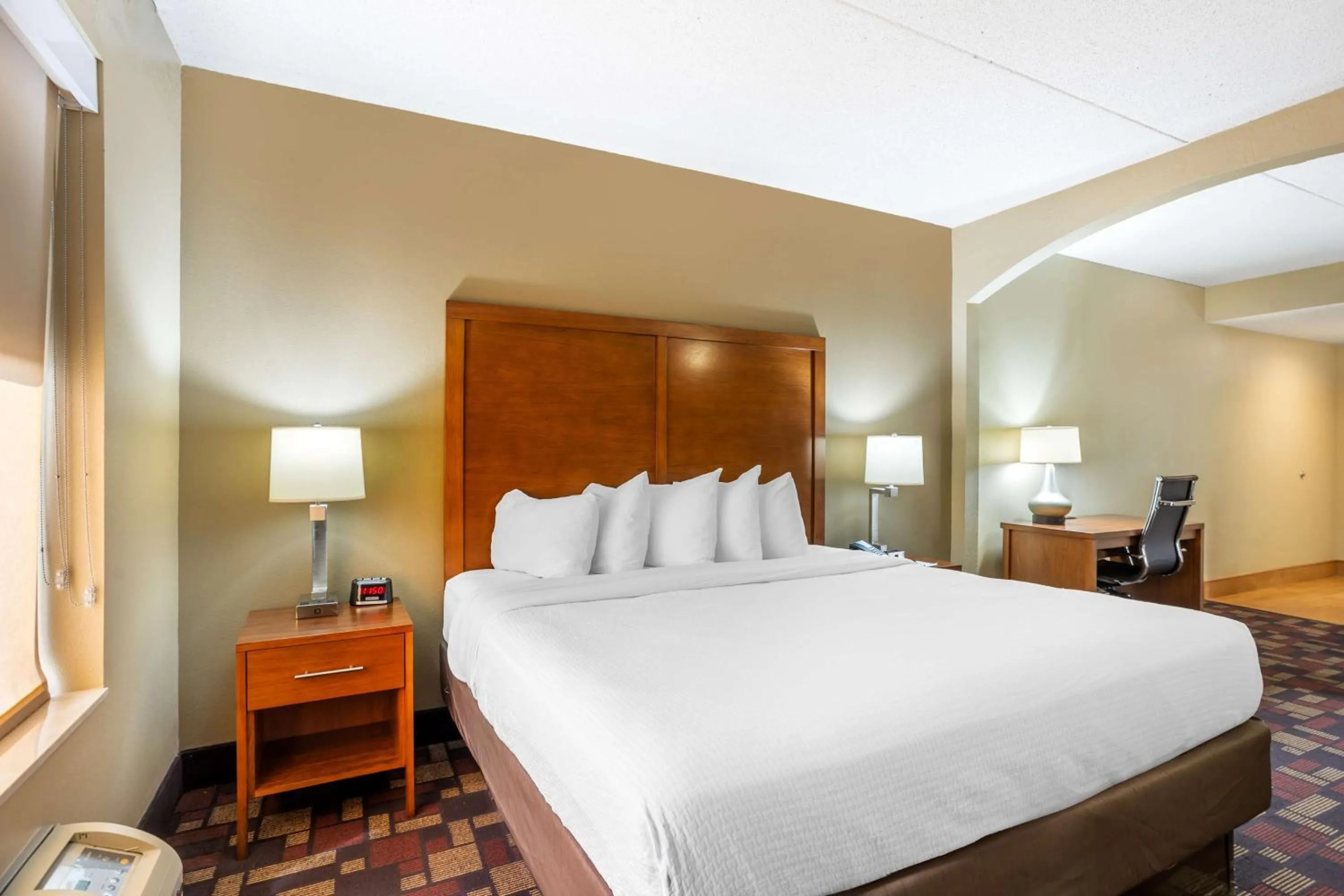 King Suite with Sofa Bed and Whirlpool - Nonsmoking in Best Western Grantville Hershey