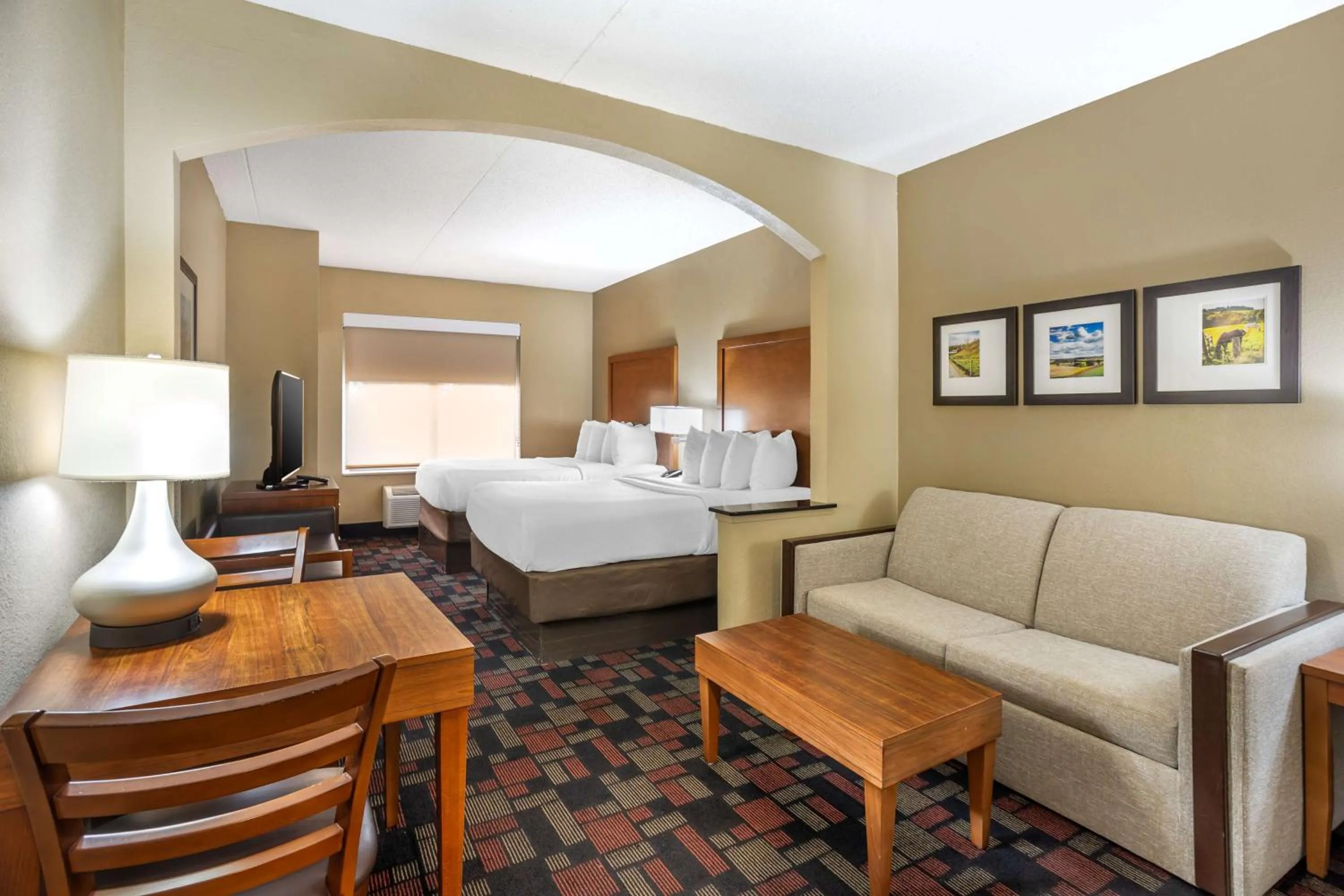 Suite with Two Double Beds and Sofa Bed - Non-Smoking in Best Western Grantville Hershey