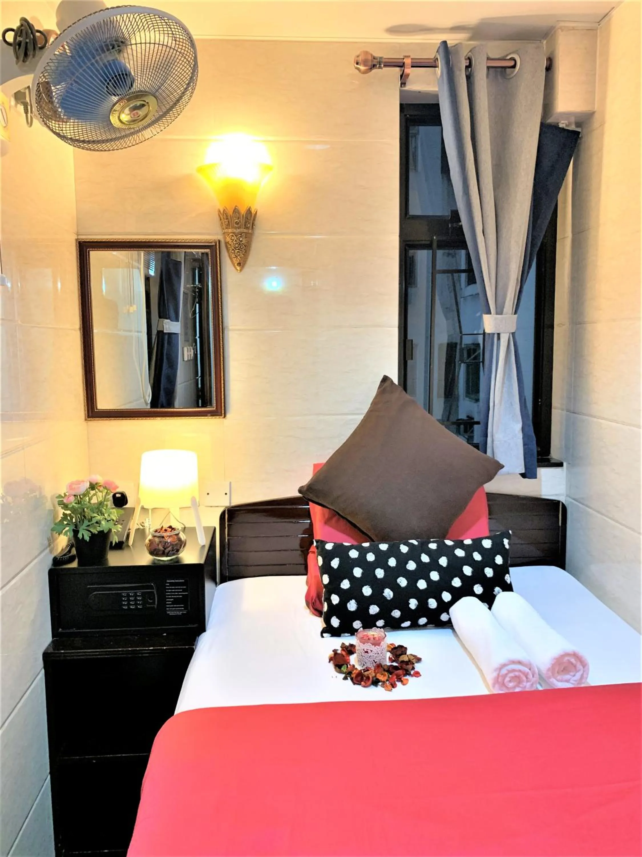 Budget Double Room in Metrocity Lounge