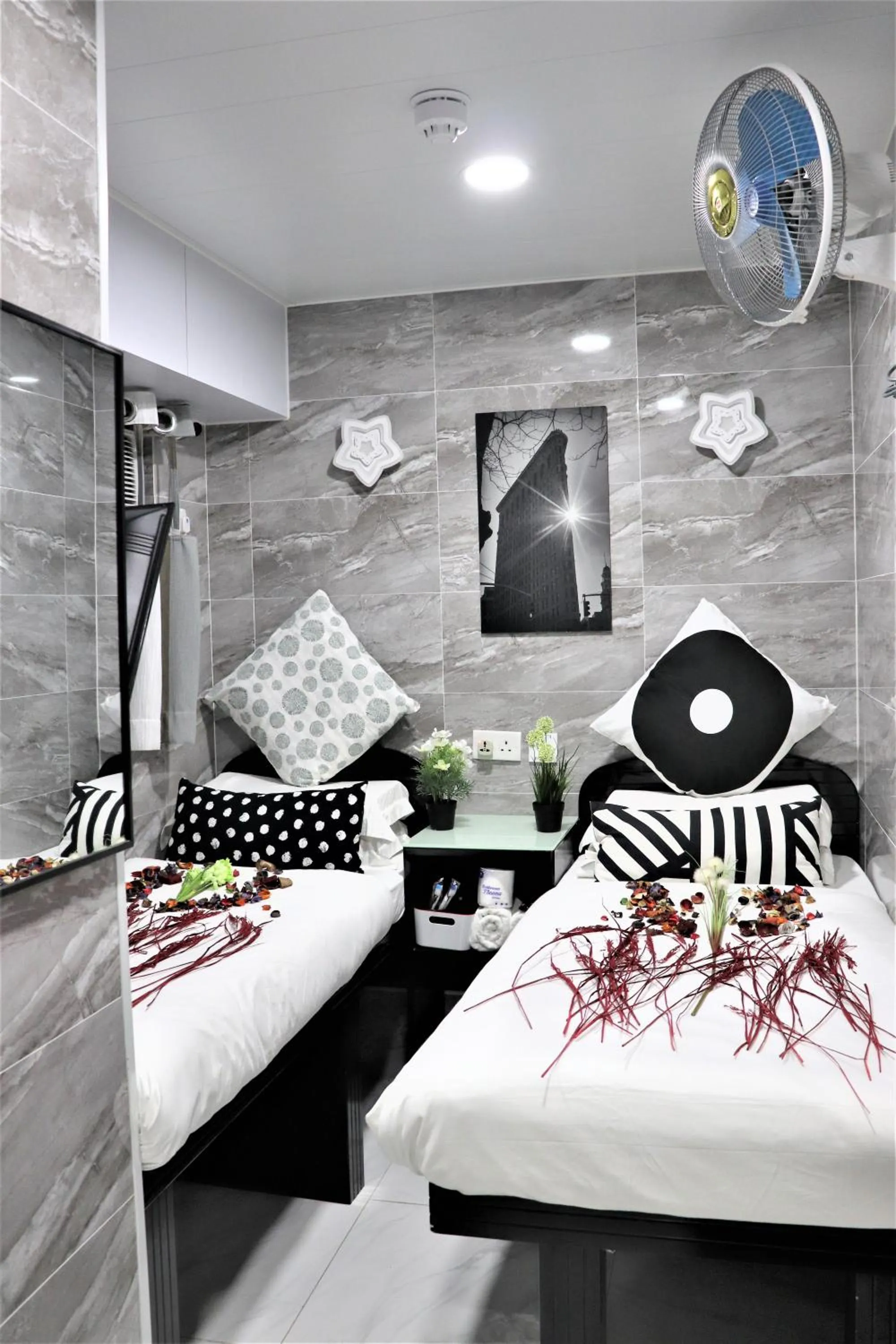 Deluxe Twin Room in Metrocity Lounge