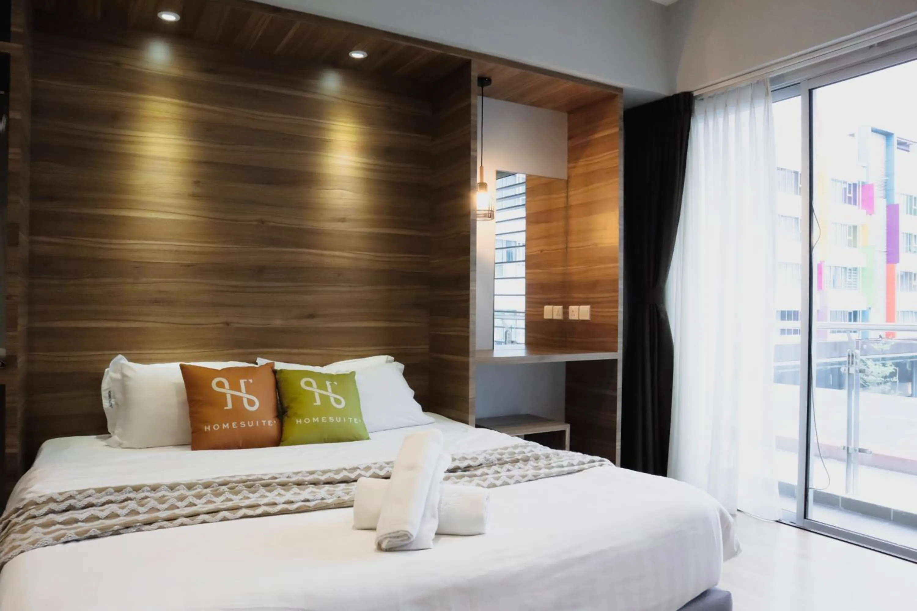 Double Room with Balcony in Homesuite' Home at Aeropod SOVO