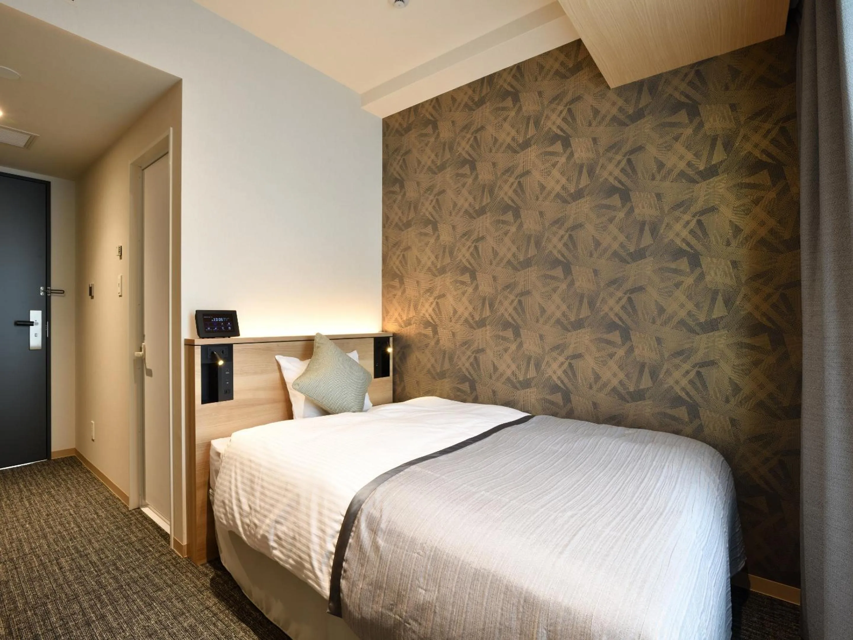 Small Double Room in Hotel Keihan Sendai