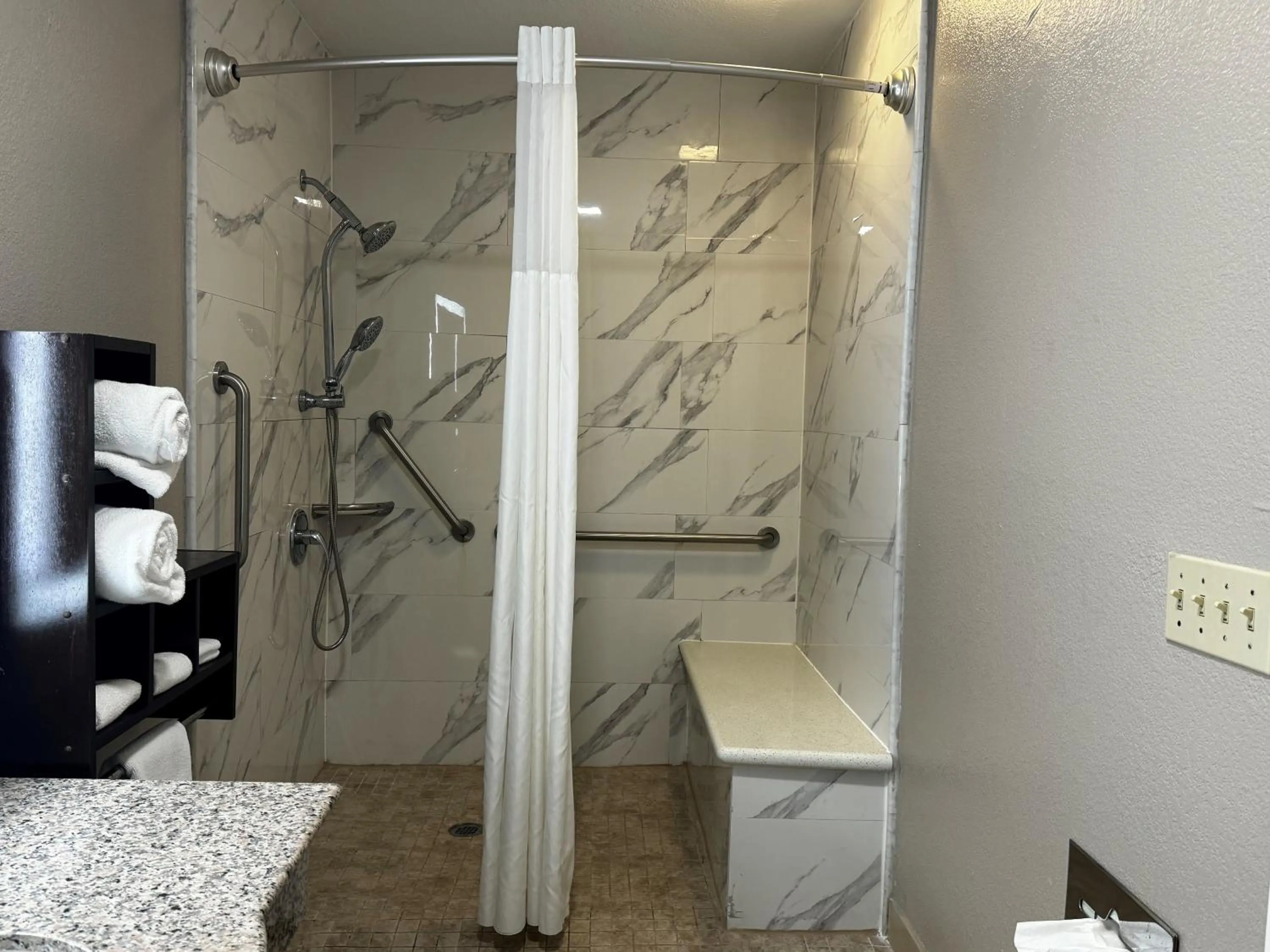 1 King Bed, Mobility/Hearing Access Room, Roll-In Shower, Pet-Friendly, Non-Smoking in Super 8 by Wyndham Houston Webster NASA