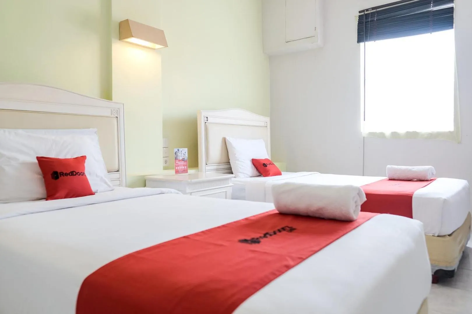 Standard Twin Room in RedDoorz Plus at Sunrise Hotel Sanur