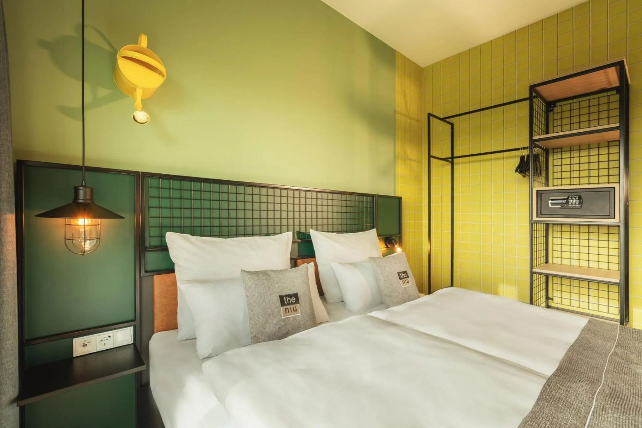 Standard Queen Room - Disability Access in the niu Dwarf