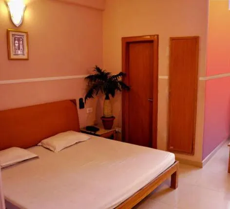 Standard Double Room with Fan in Hotel Queen