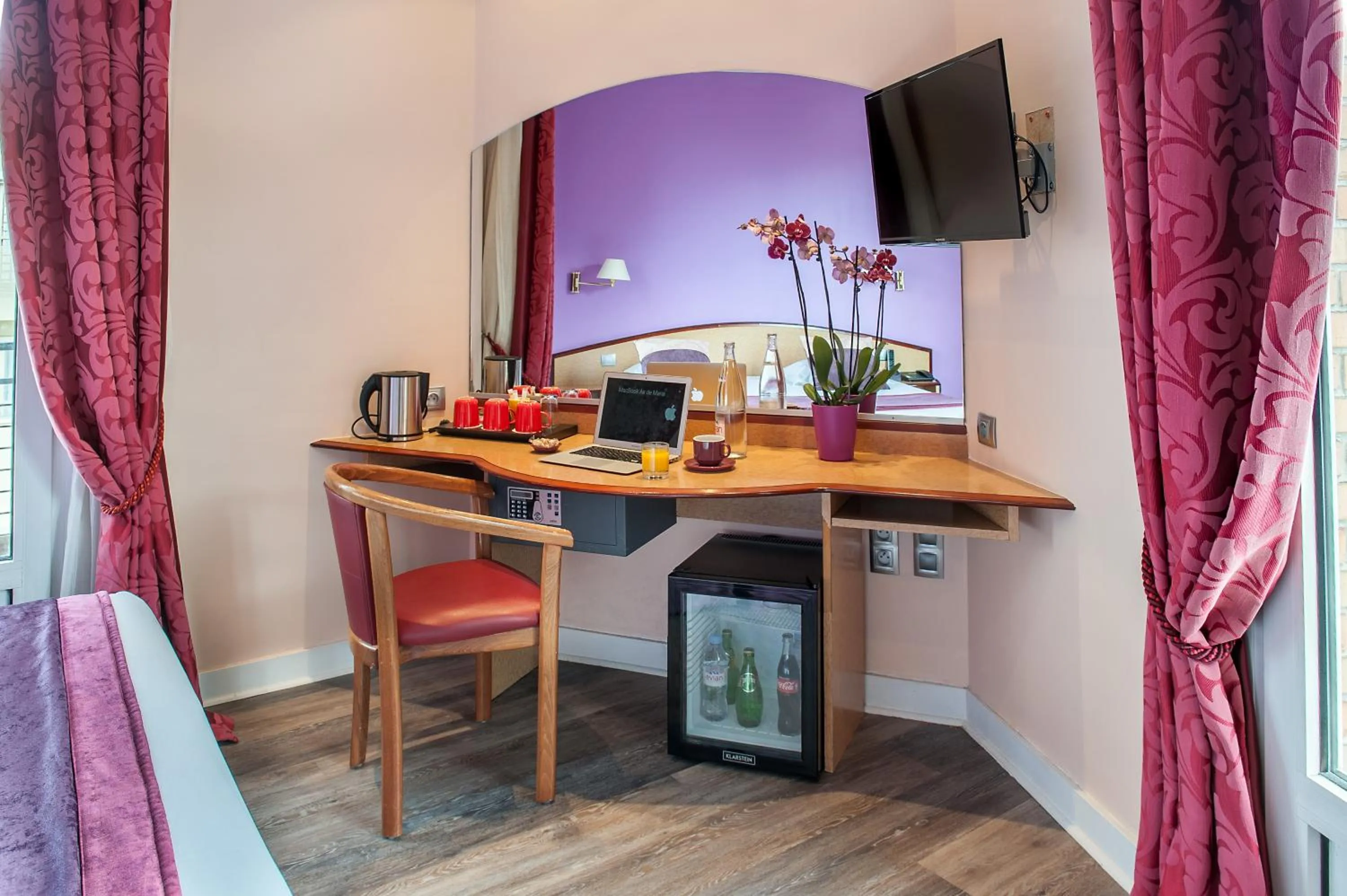 Queen Room in Virgina