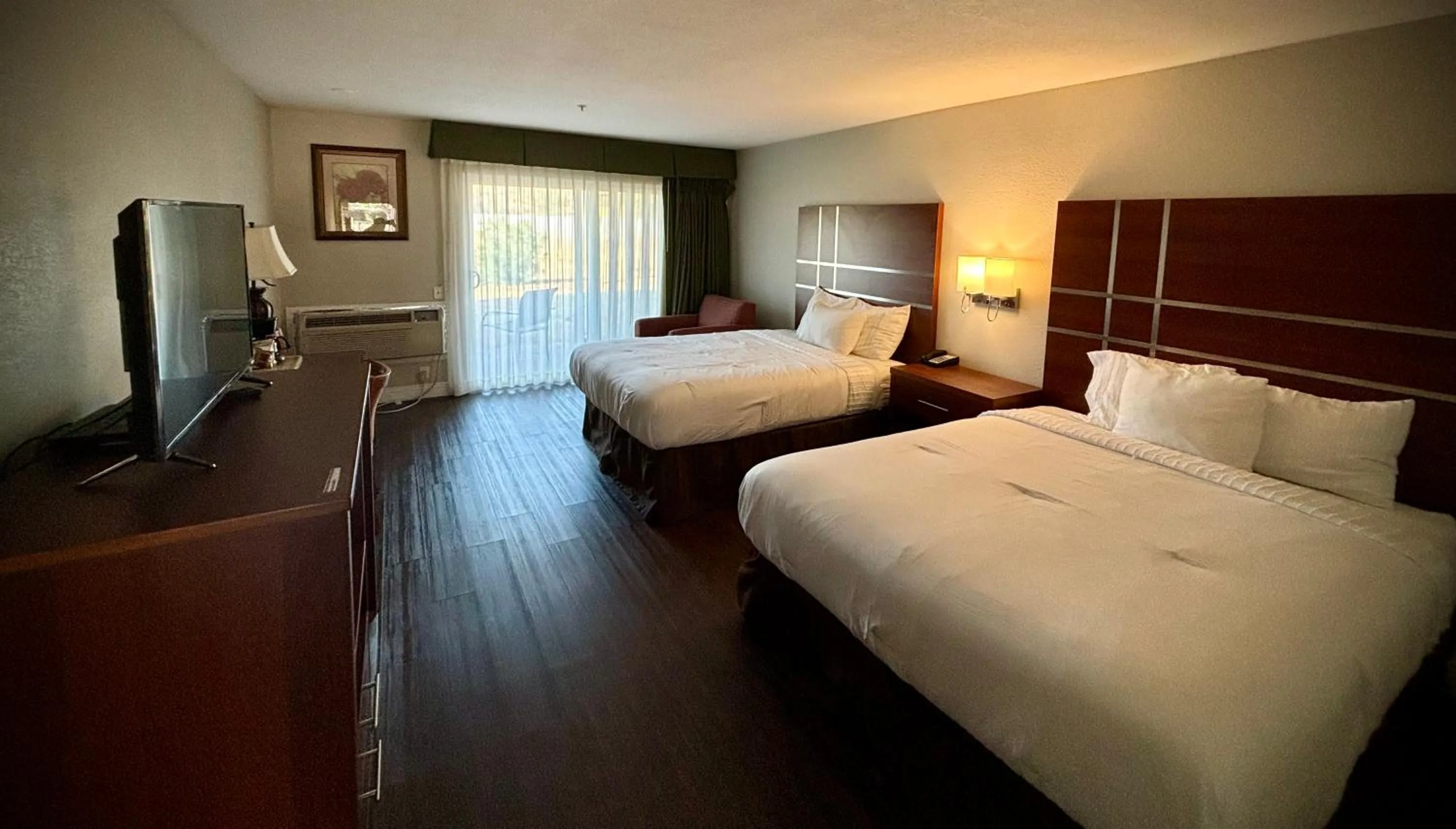 Deluxe Queen Room with Two Queen Beds in Western Holiday Lodge