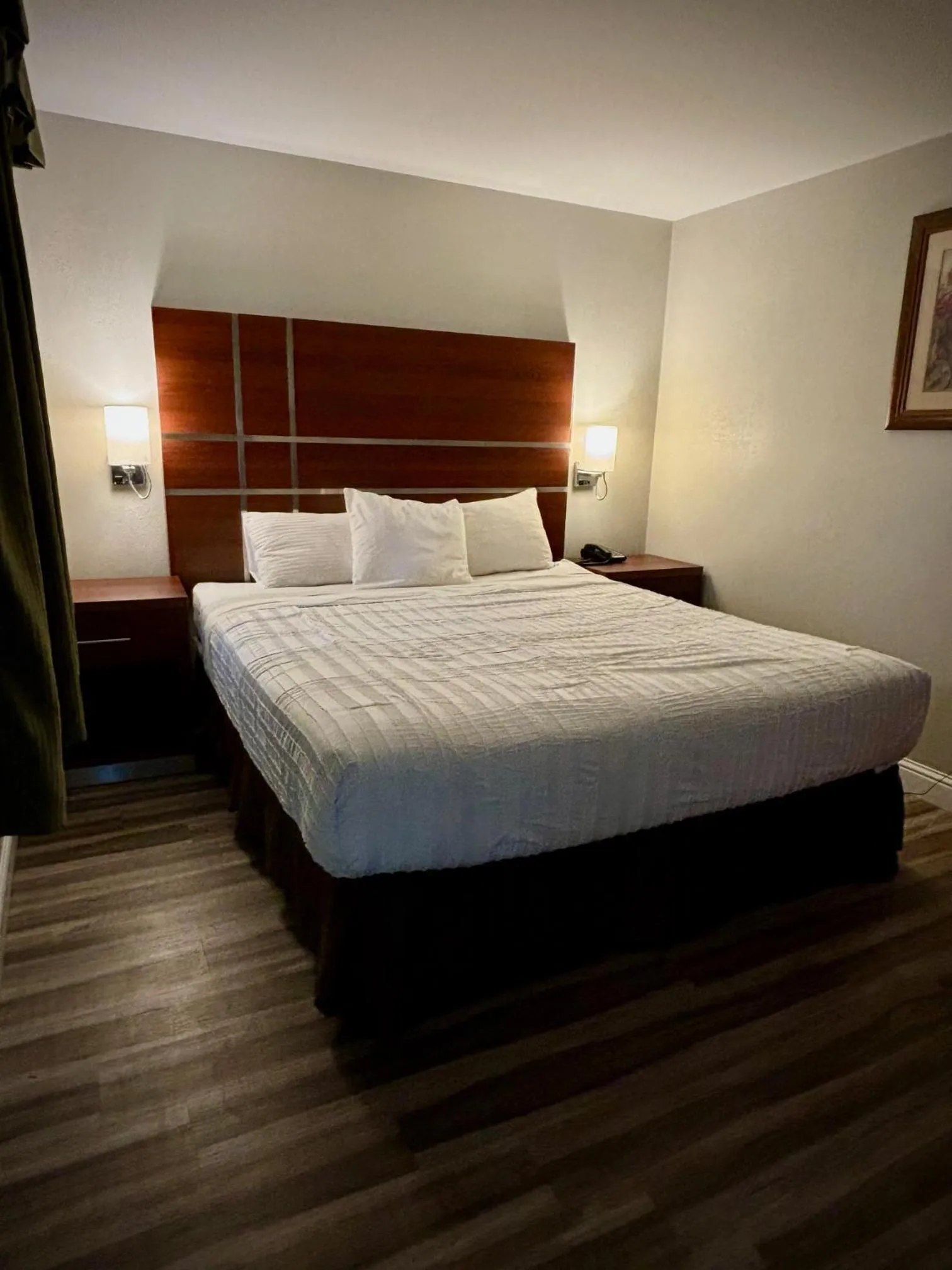 Standard King Room in Western Holiday Lodge