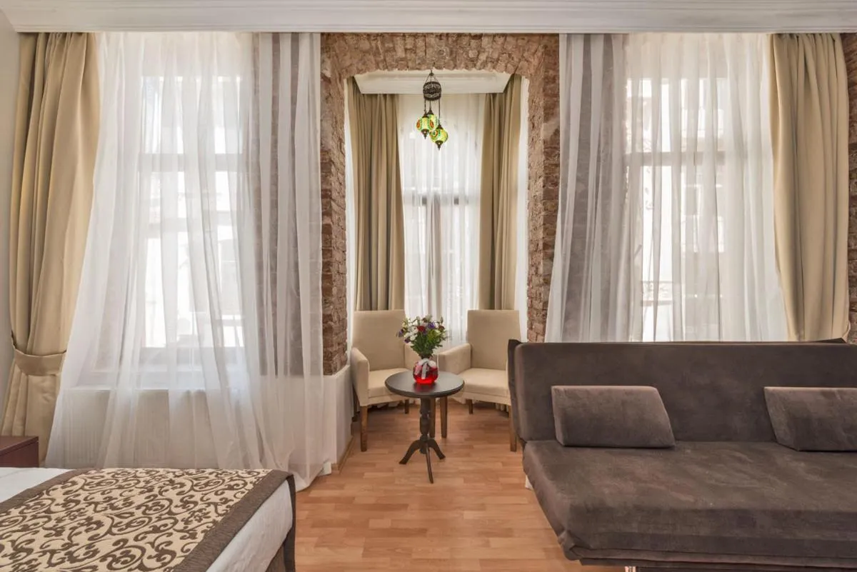 Classic Suite in Taxim Hotel Marin