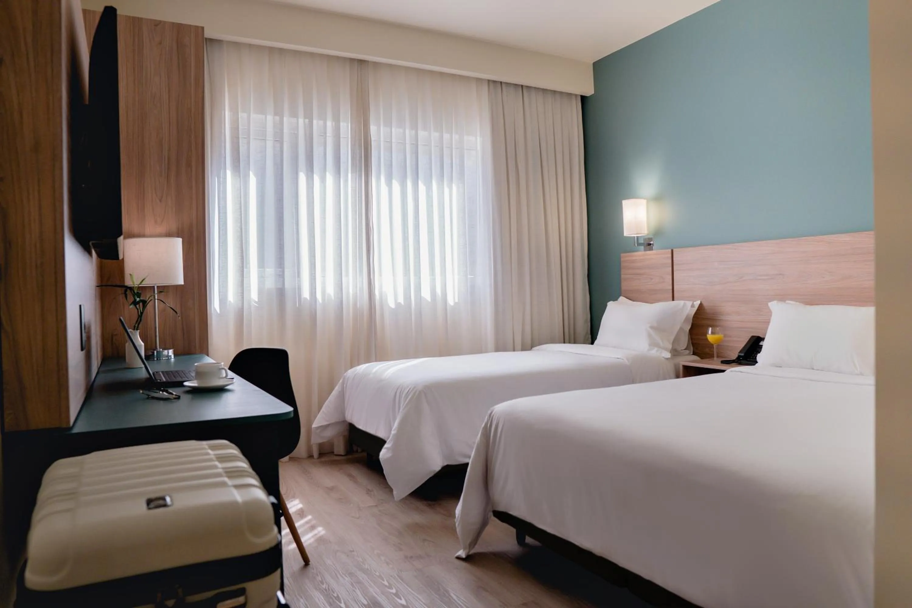 Standard Triple - 1 Queen Bed and 1 Single Bed in Intercity Curitiba Batel