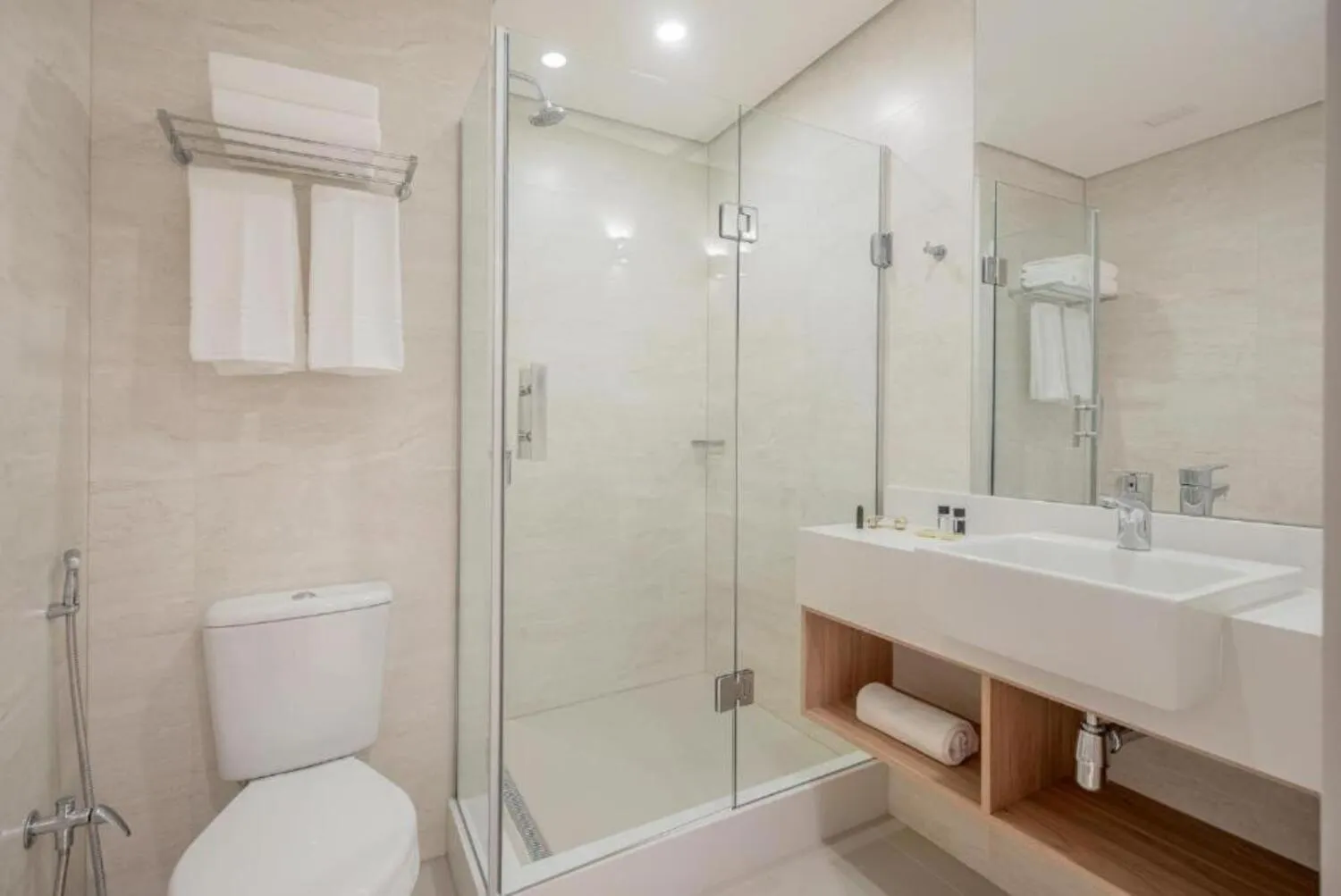 Standard Double Room with Double Bed - single occupancy in Intercity Curitiba Batel