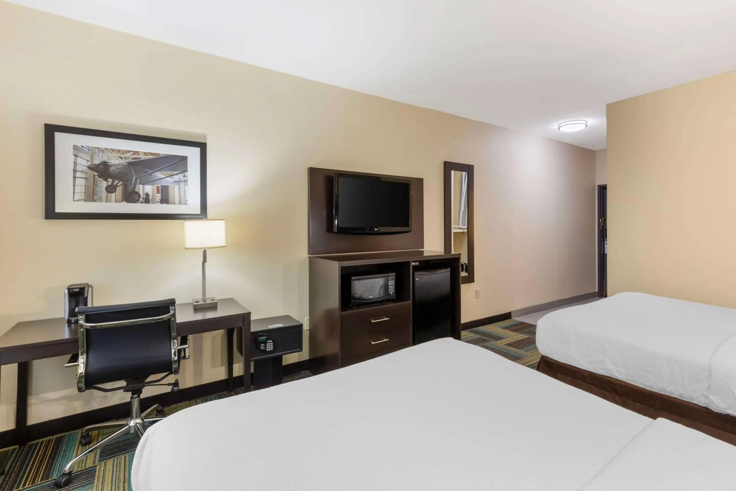 Queen Room with Two Queen Beds - Disability Access in Best Western St. Louis Inn