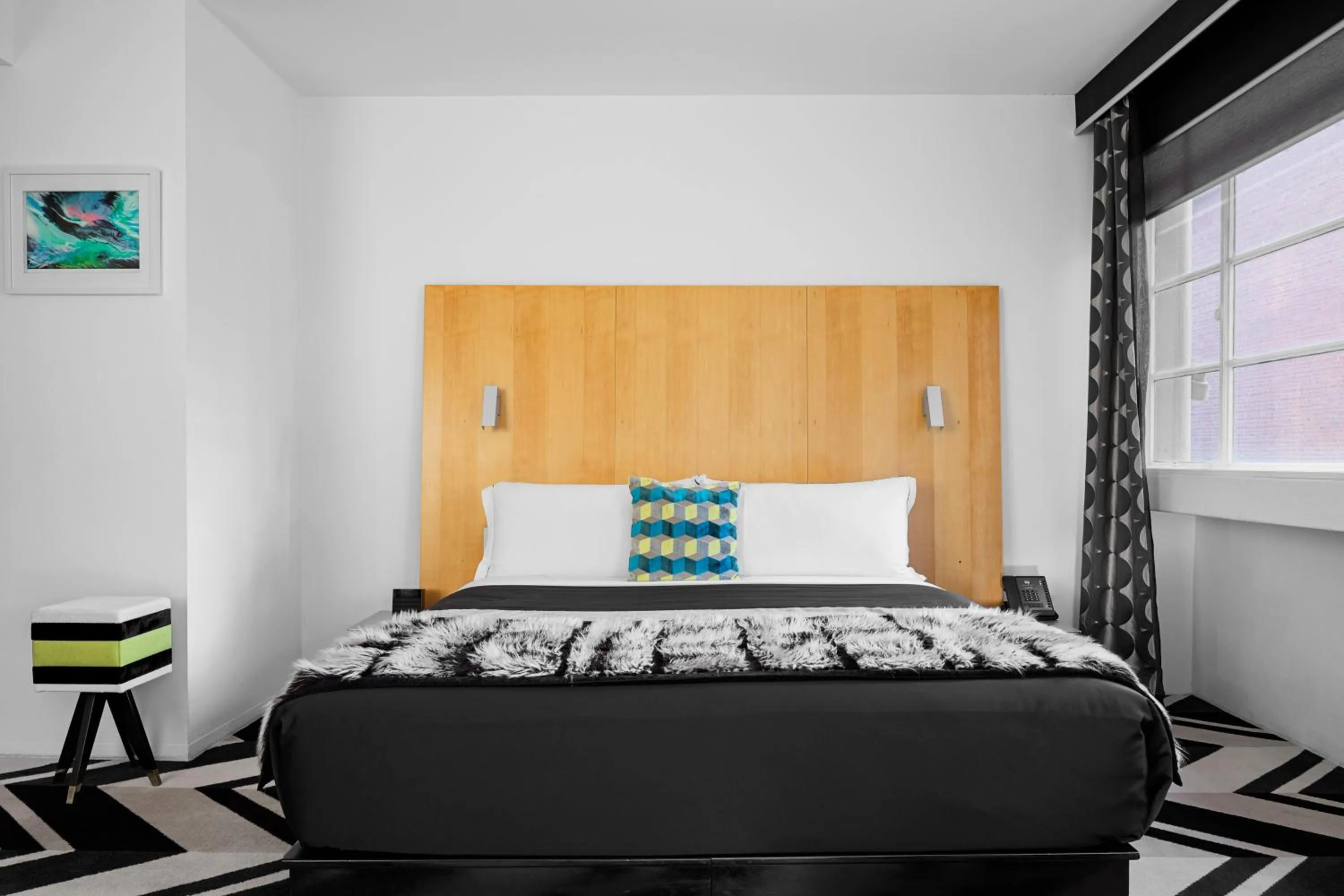 Deluxe King Suite in Adelphi Hotel