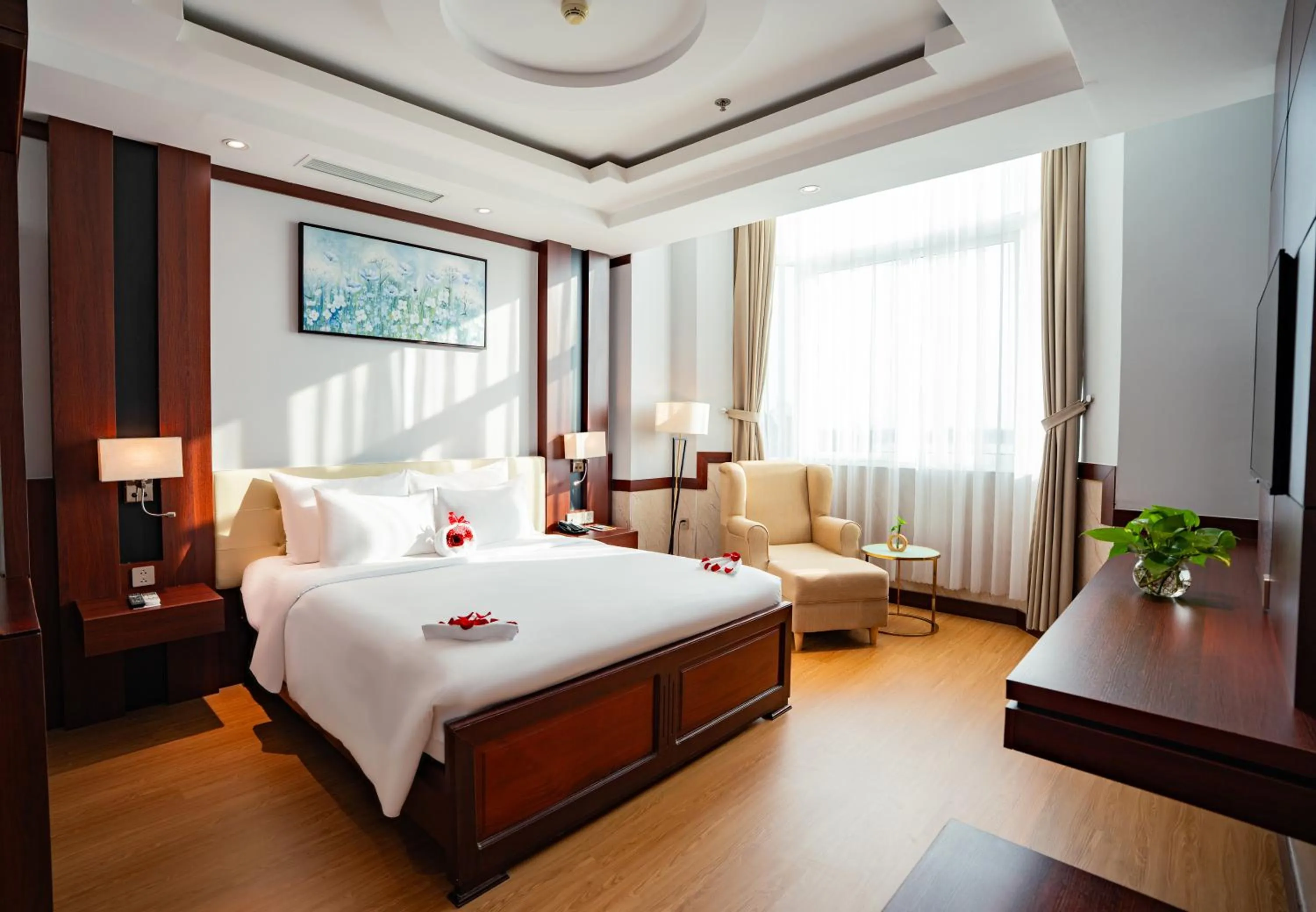  Executive Suite Room with River View in Van Phat Riverside Hotel